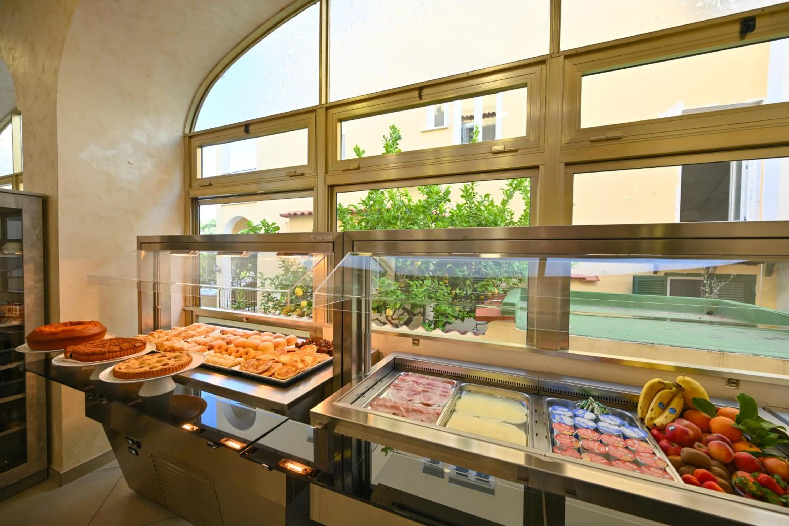 Buffet breakfast in Albergo Atlantic