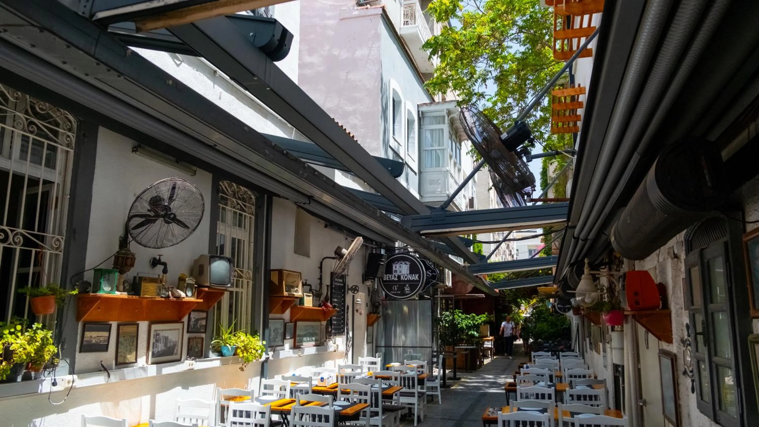 Restaurant/places to eat in Gran Via Alsancak