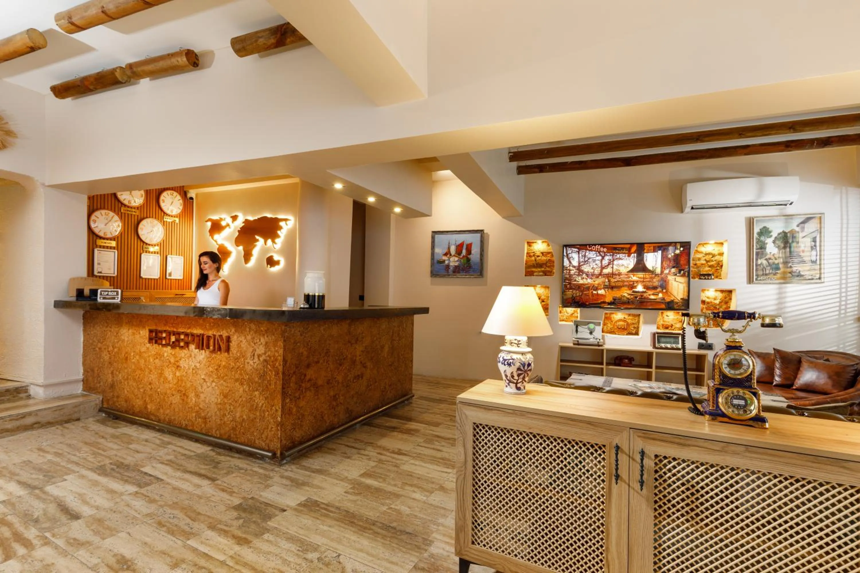 Lobby or reception in Gran Via Alsancak