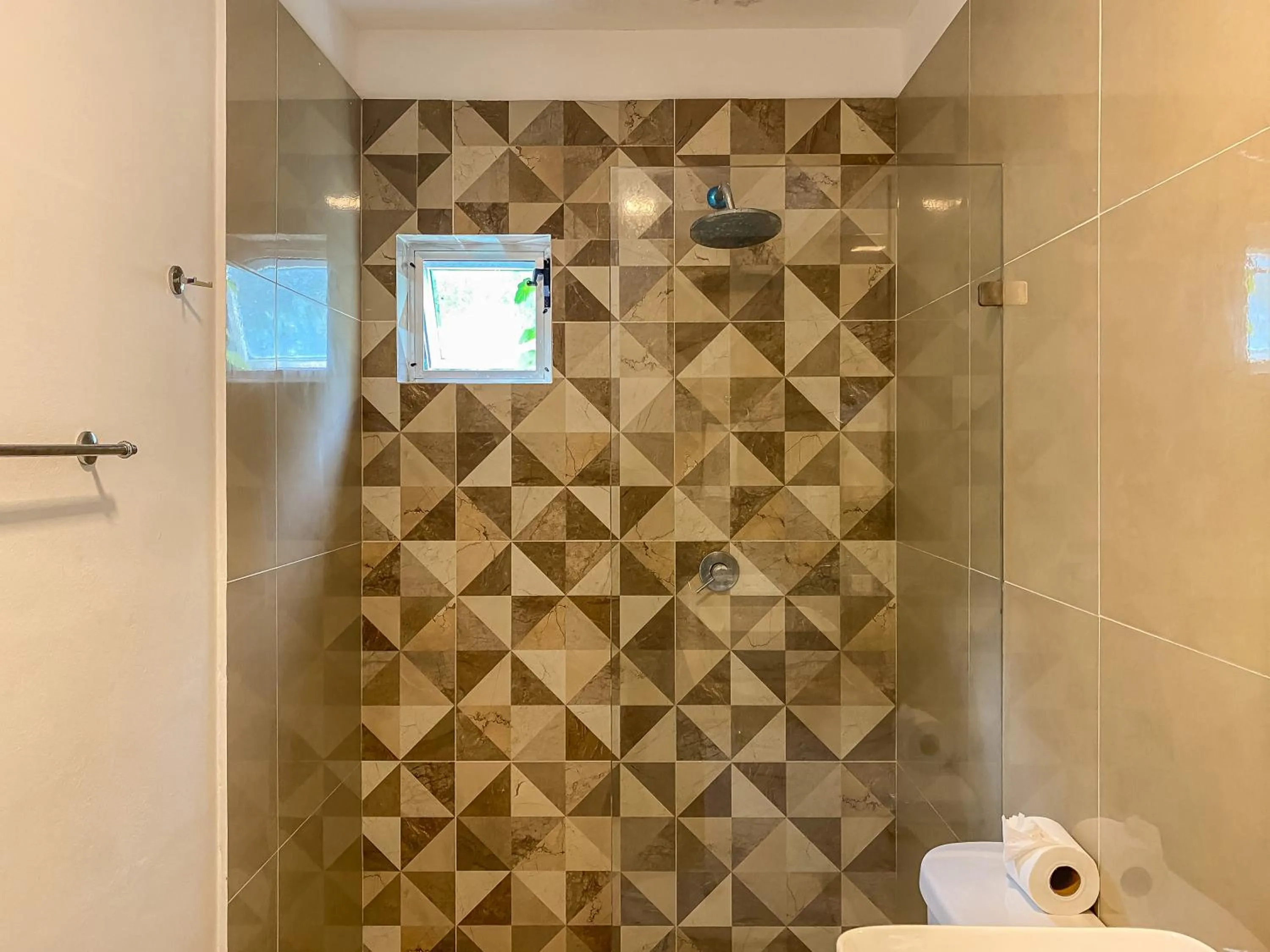 Shower in Oceanblue by Andiani Travel