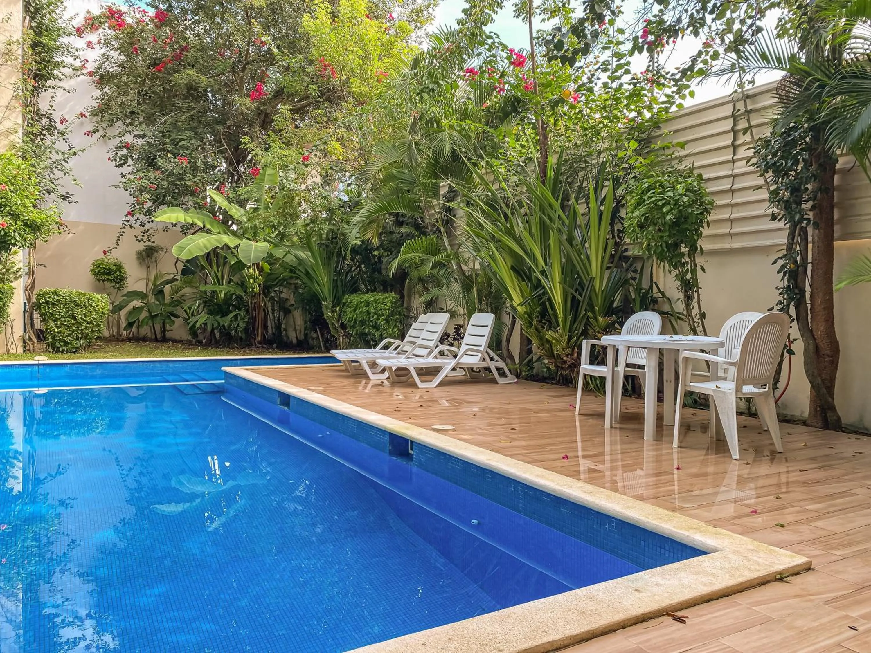 Swimming pool in Oceanblue by Andiani Travel