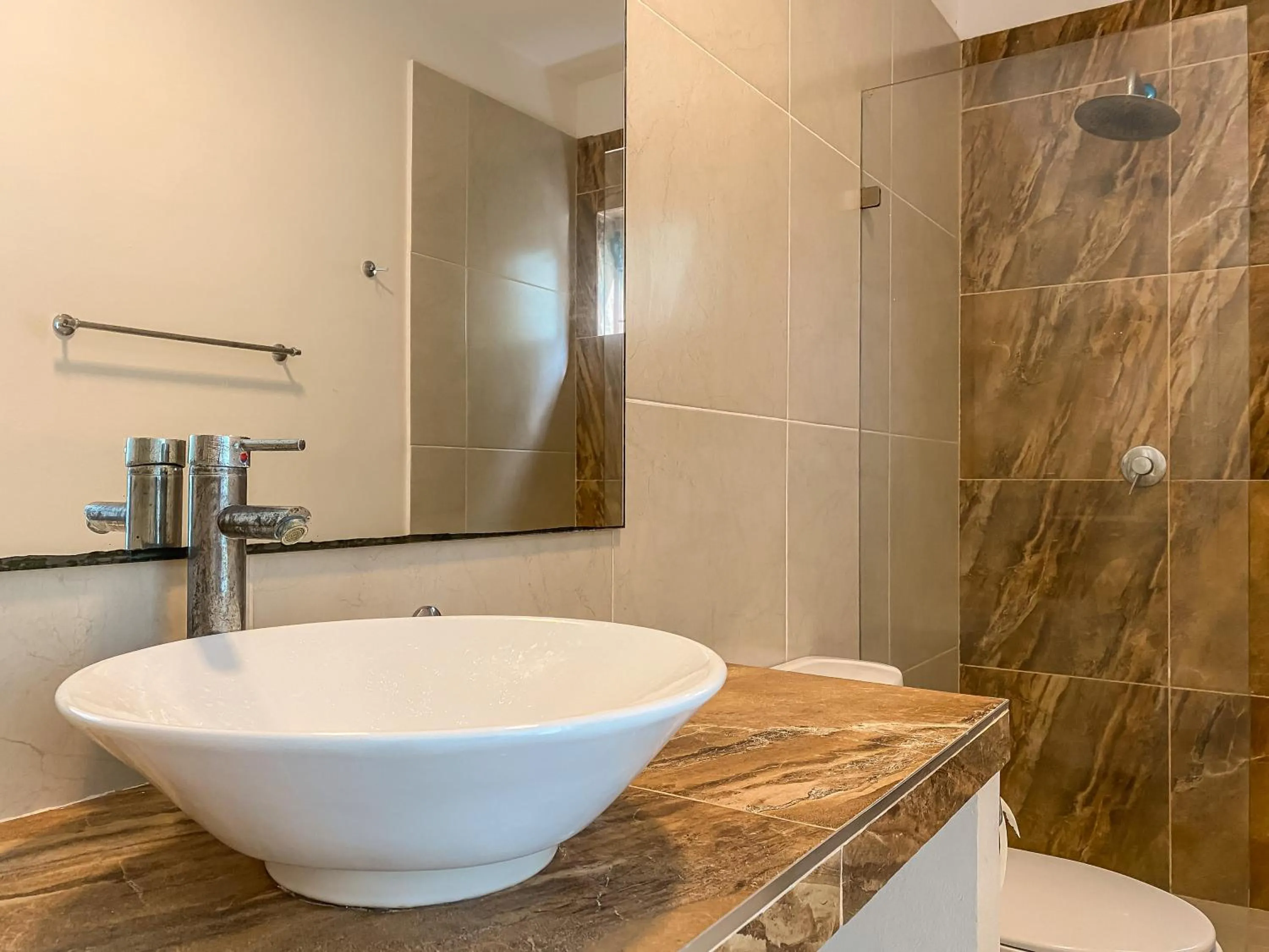 Bathroom in Oceanblue by Andiani Travel