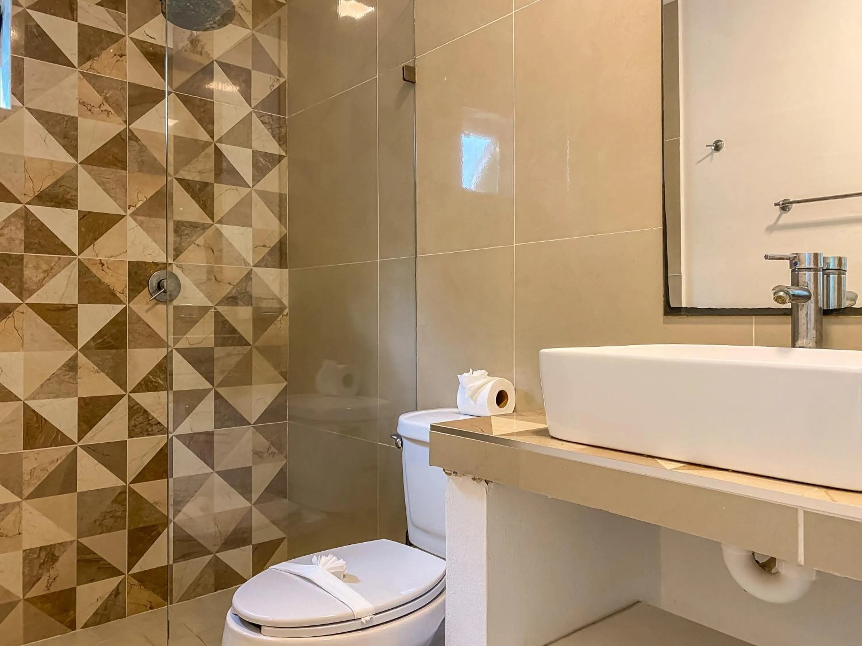 Bathroom in Oceanblue by Andiani Travel