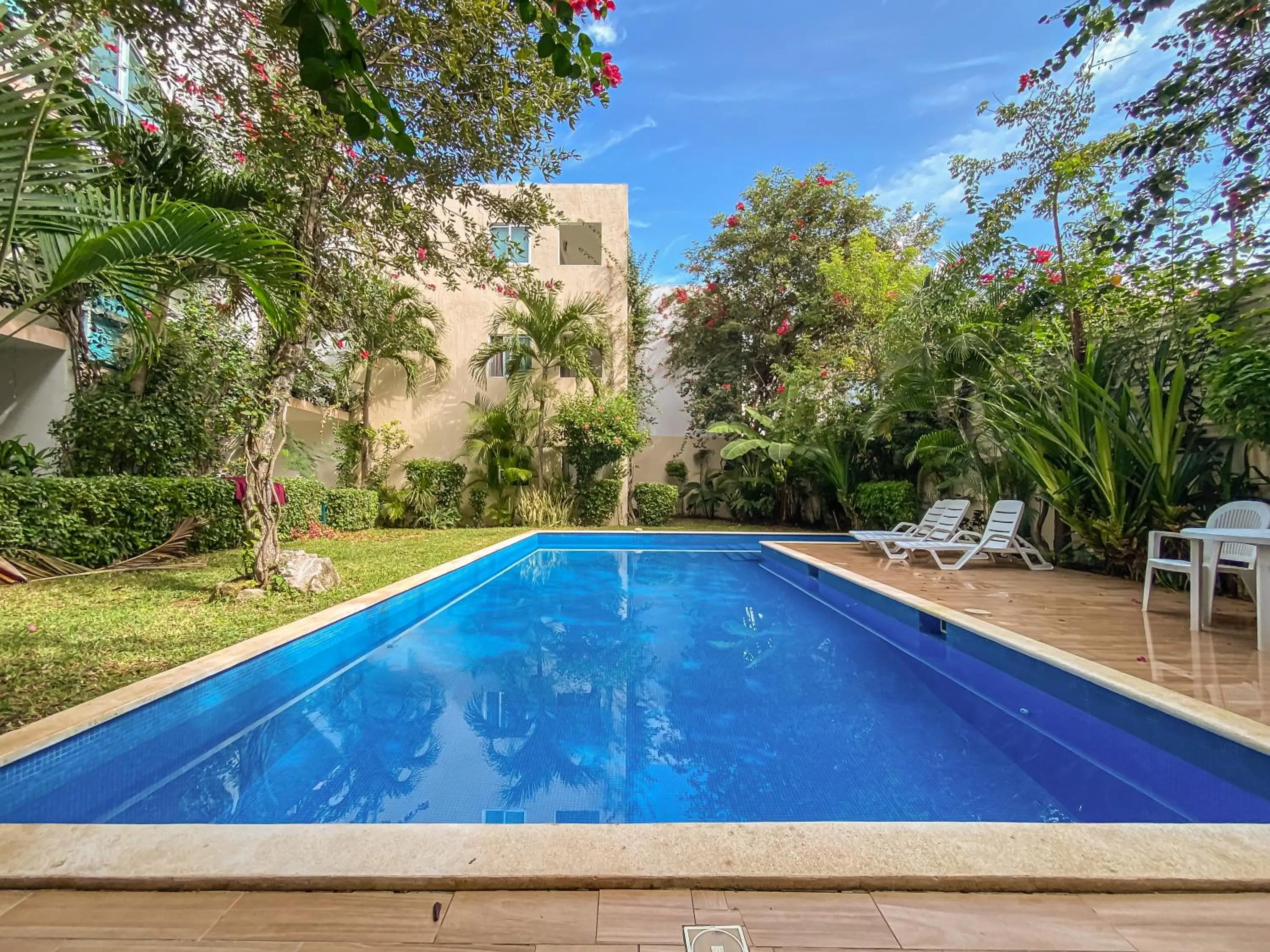 Swimming pool in Oceanblue by Andiani Travel
