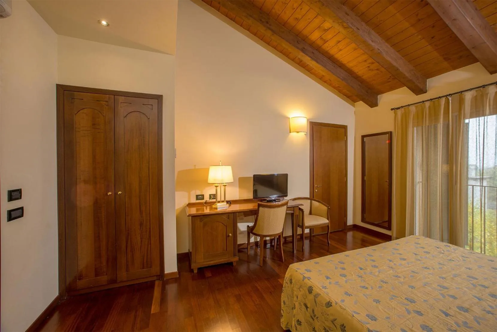 Photo of the whole room, Bed in Hotel Conteverde