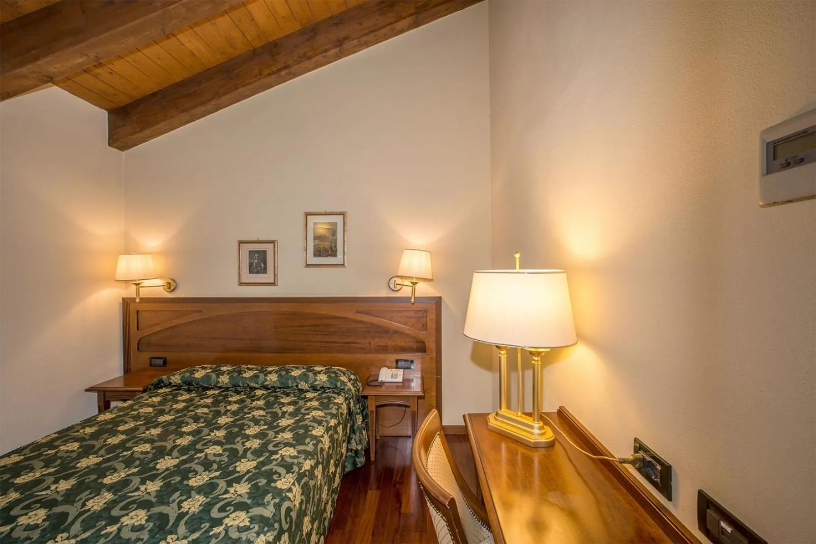 Photo of the whole room, Bed in Hotel Conteverde