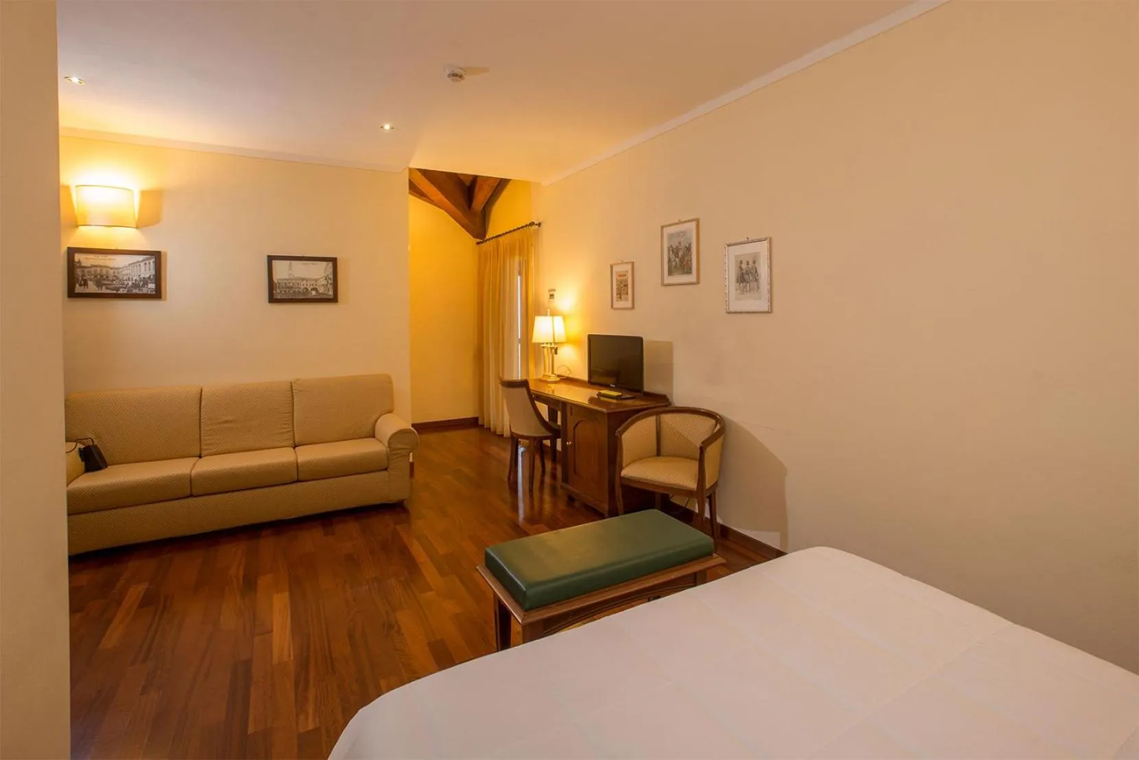 Photo of the whole room, Bed in Hotel Conteverde