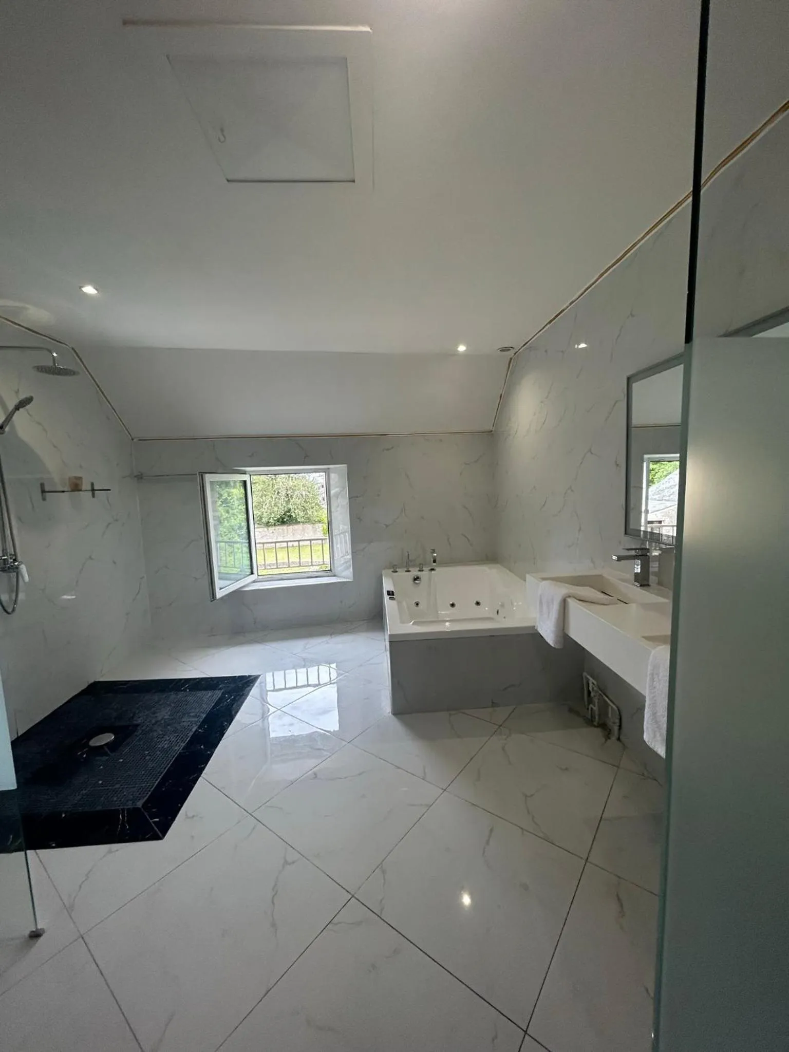 Bathroom, Bed in Domaine Malar