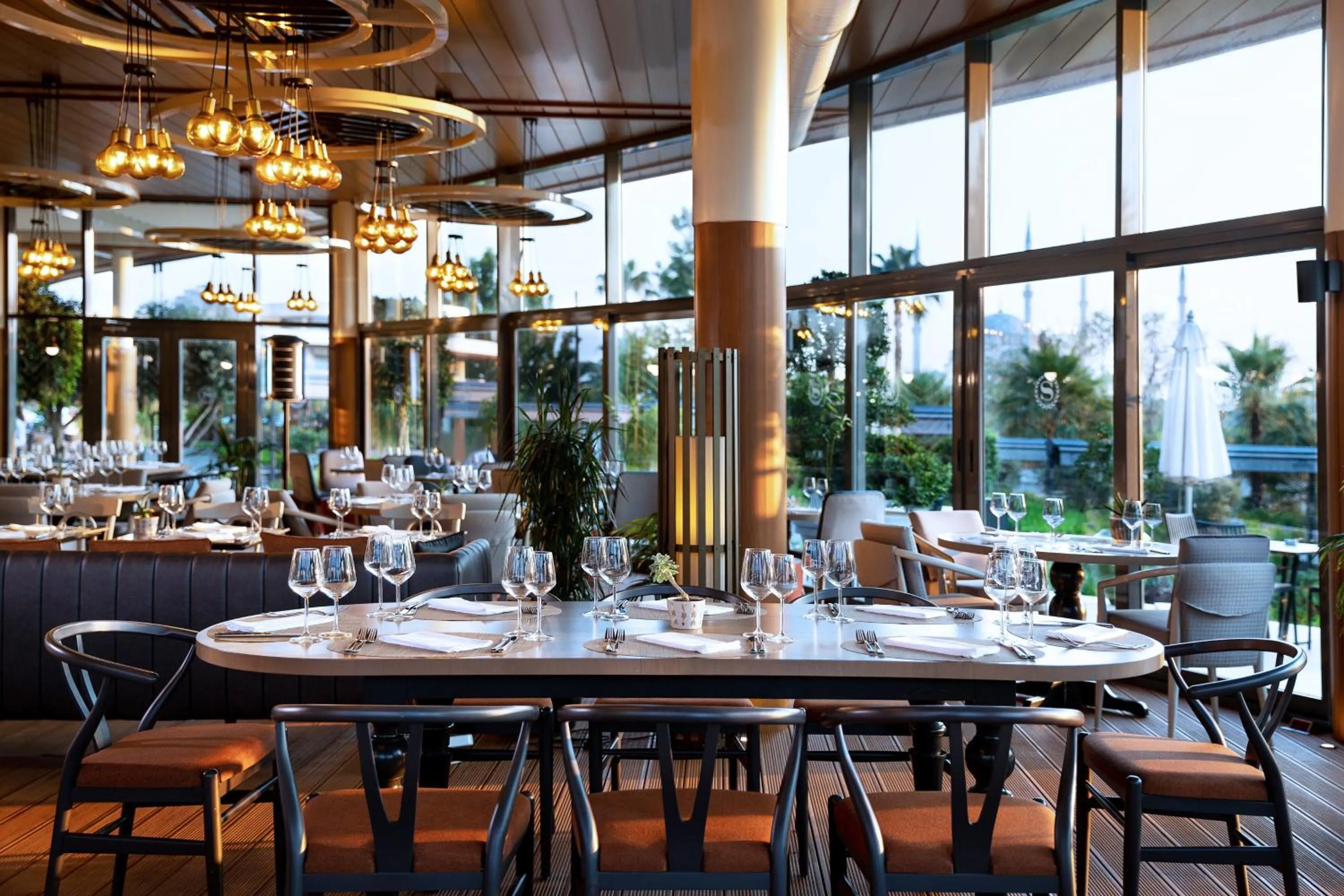 Restaurant/places to eat in Sheraton Grand Adana
