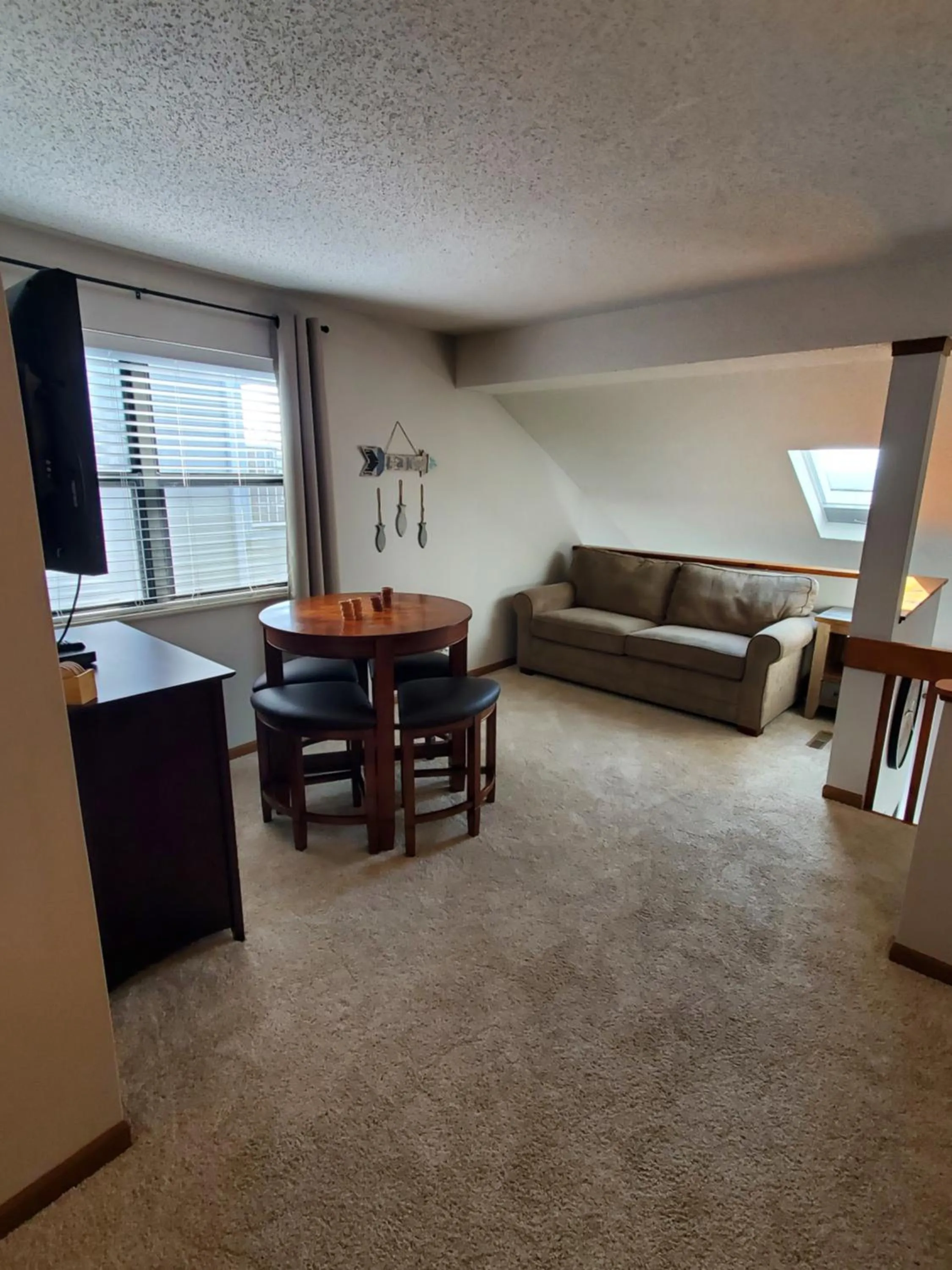 Seating area in Treehouse Condos - Branson