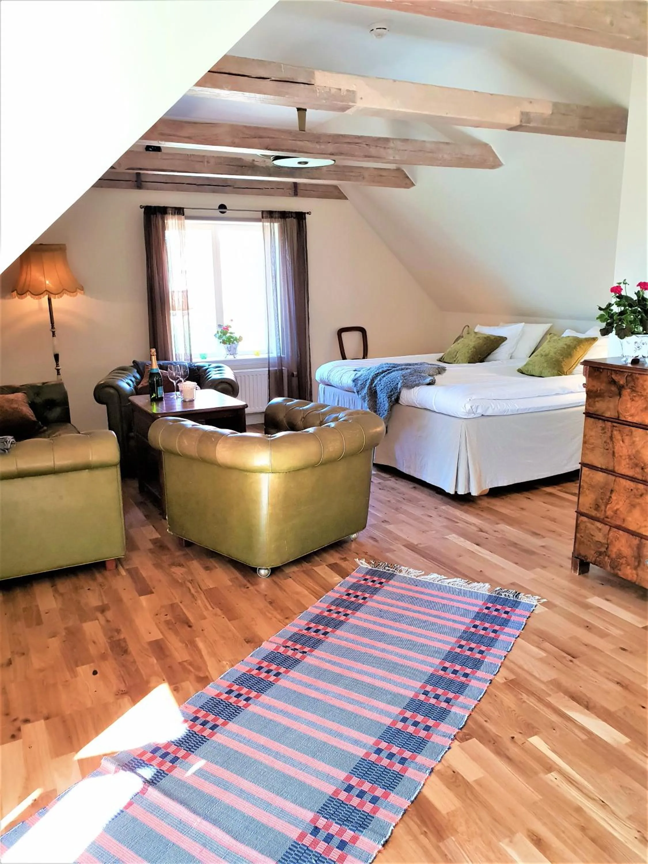 Photo of the whole room, Bed in Farmors Lycka