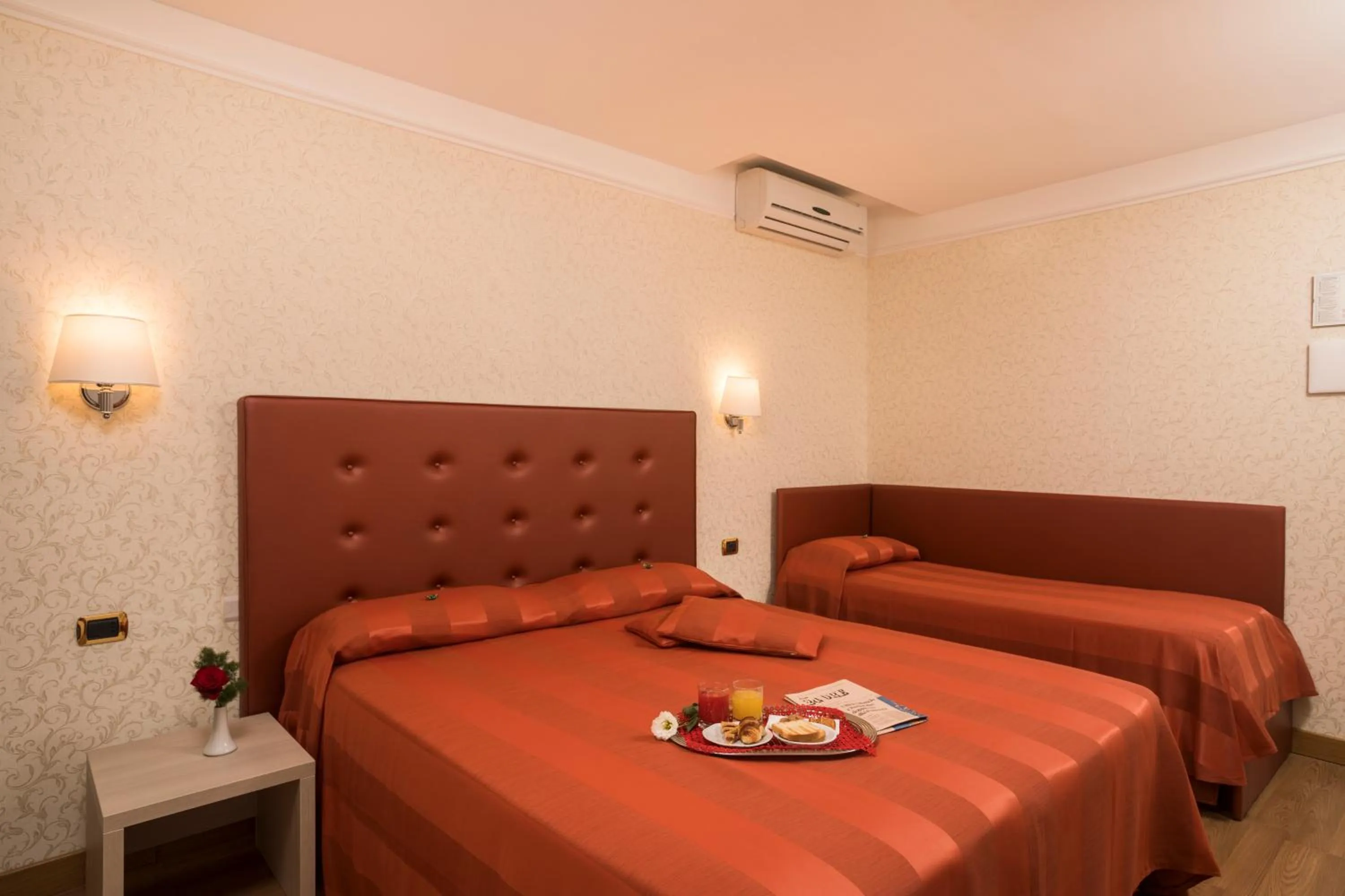 Bedroom, Bed in Hotel Villa Rosa