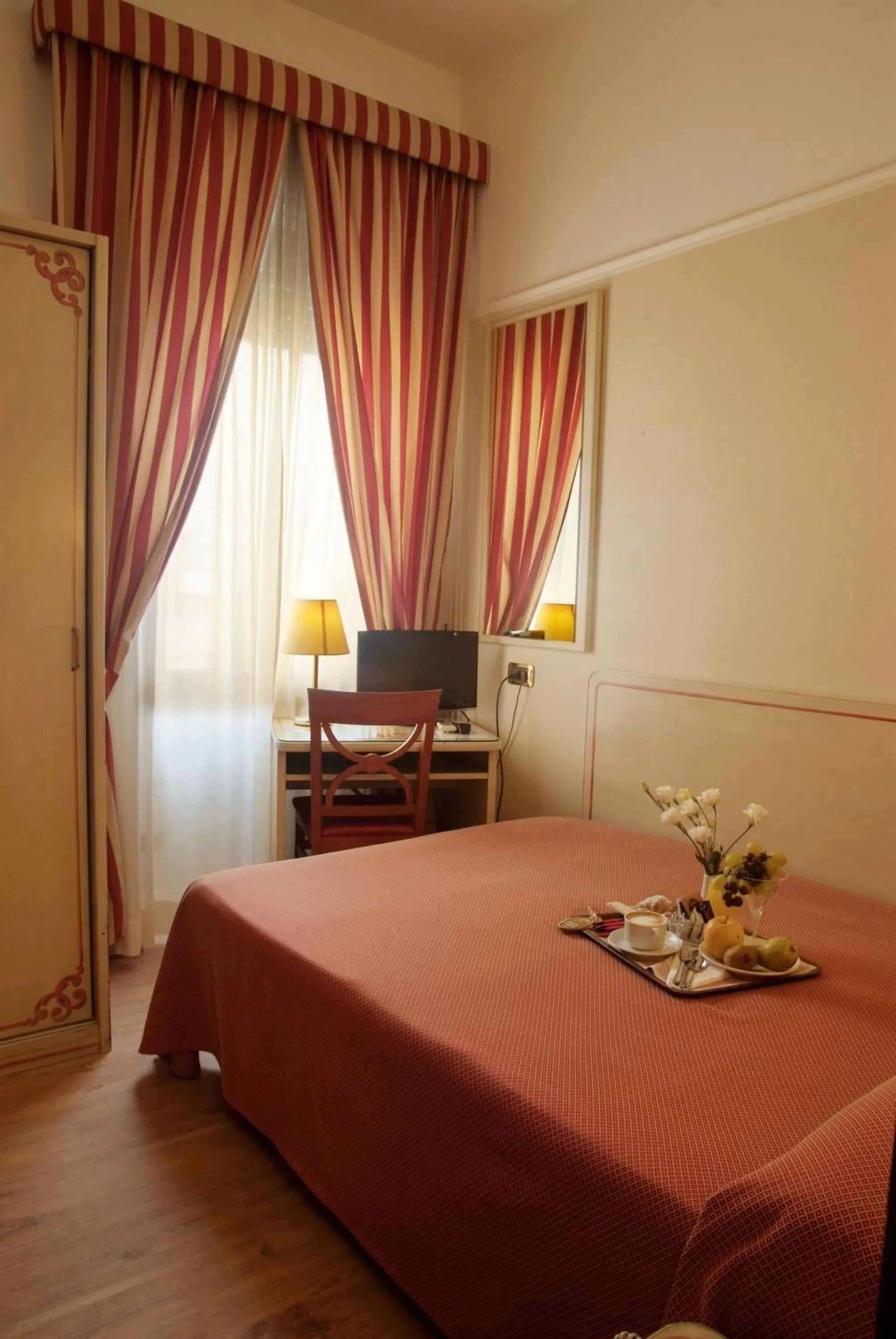 Bedroom, Bed in Hotel Villa Rosa