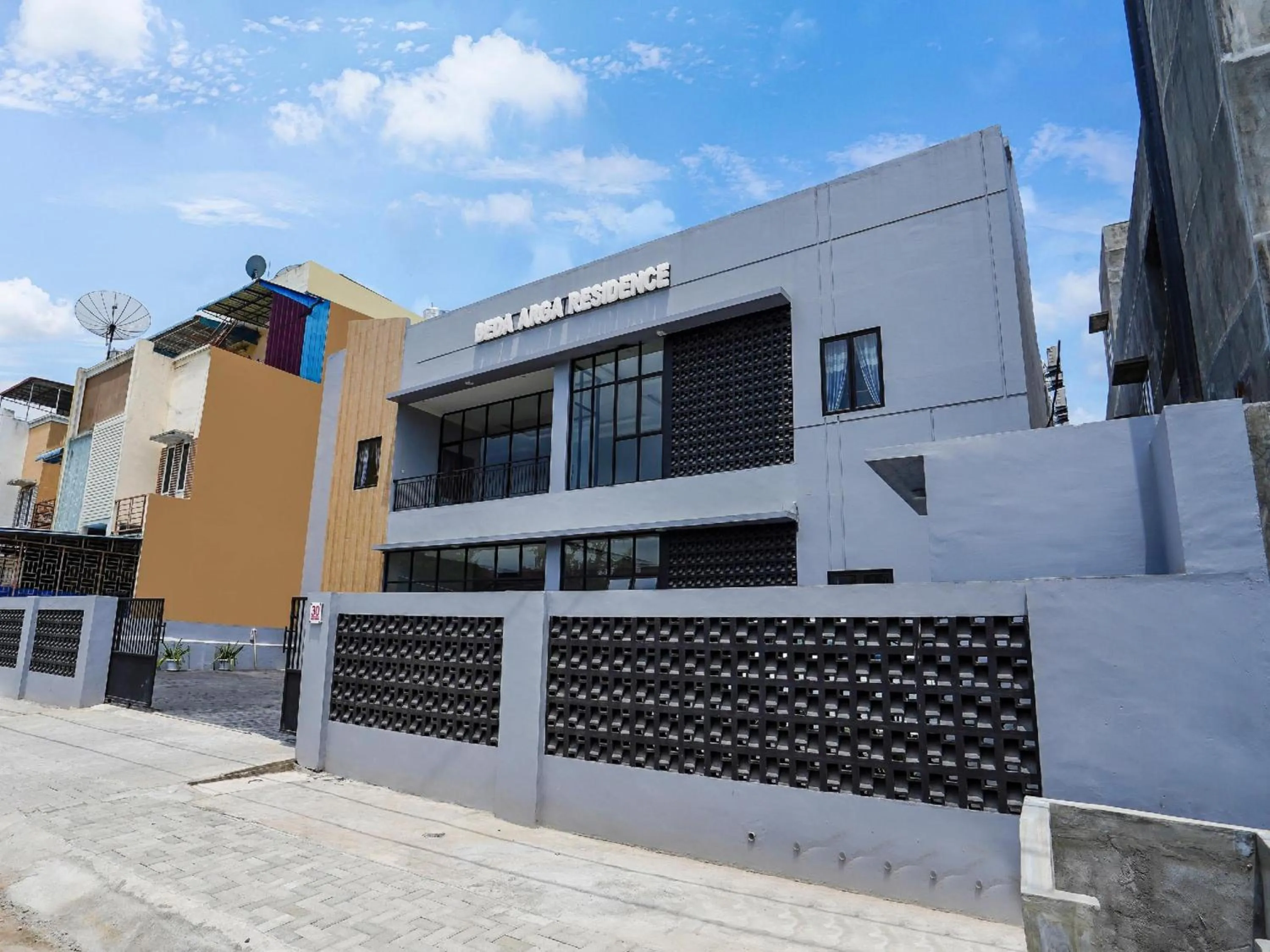 Facade/entrance in Hotel O Beda Arga Near Rs Royal Prima Ayahanda