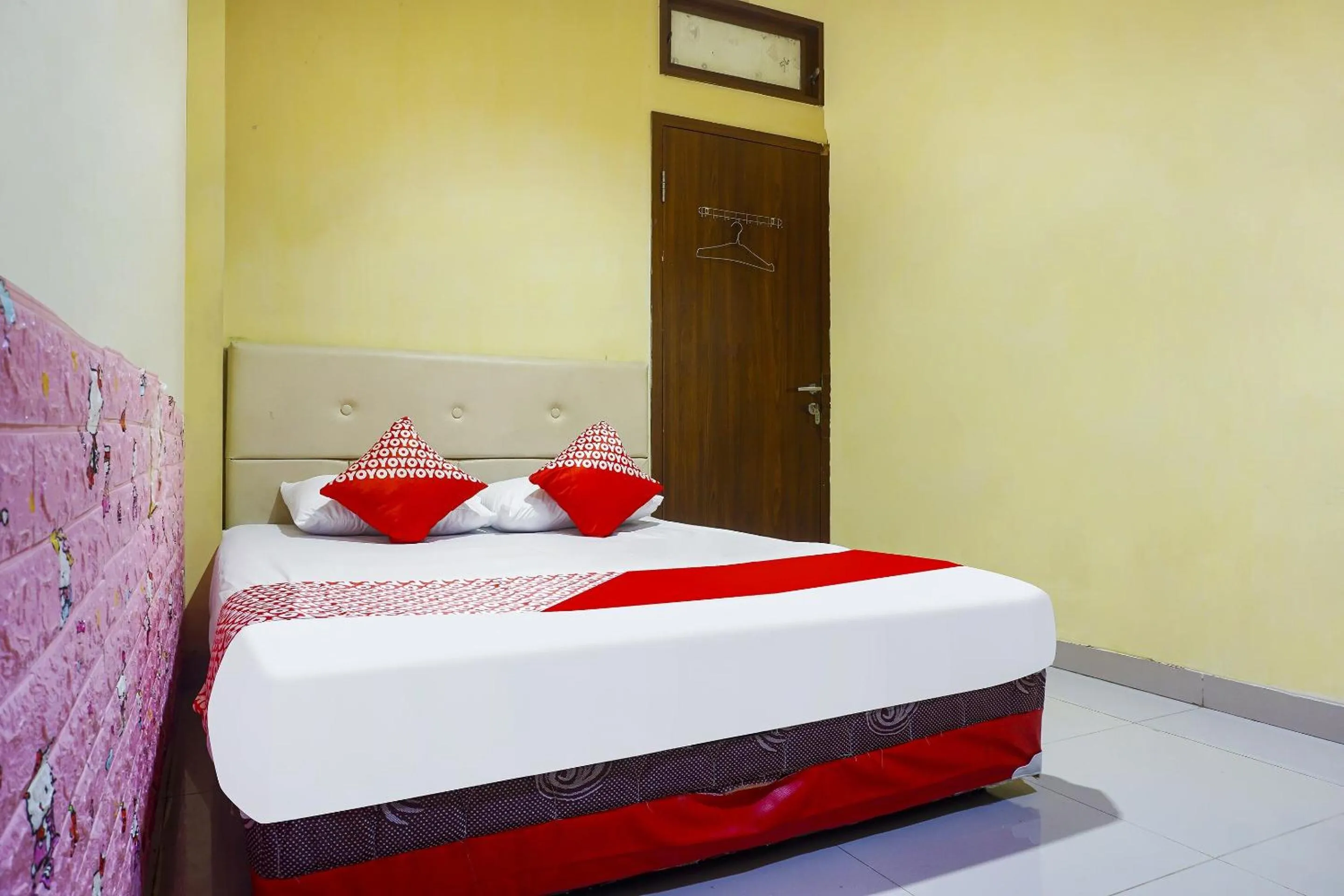 Bedroom in Hotel O Kos'ta Homestay Makassar