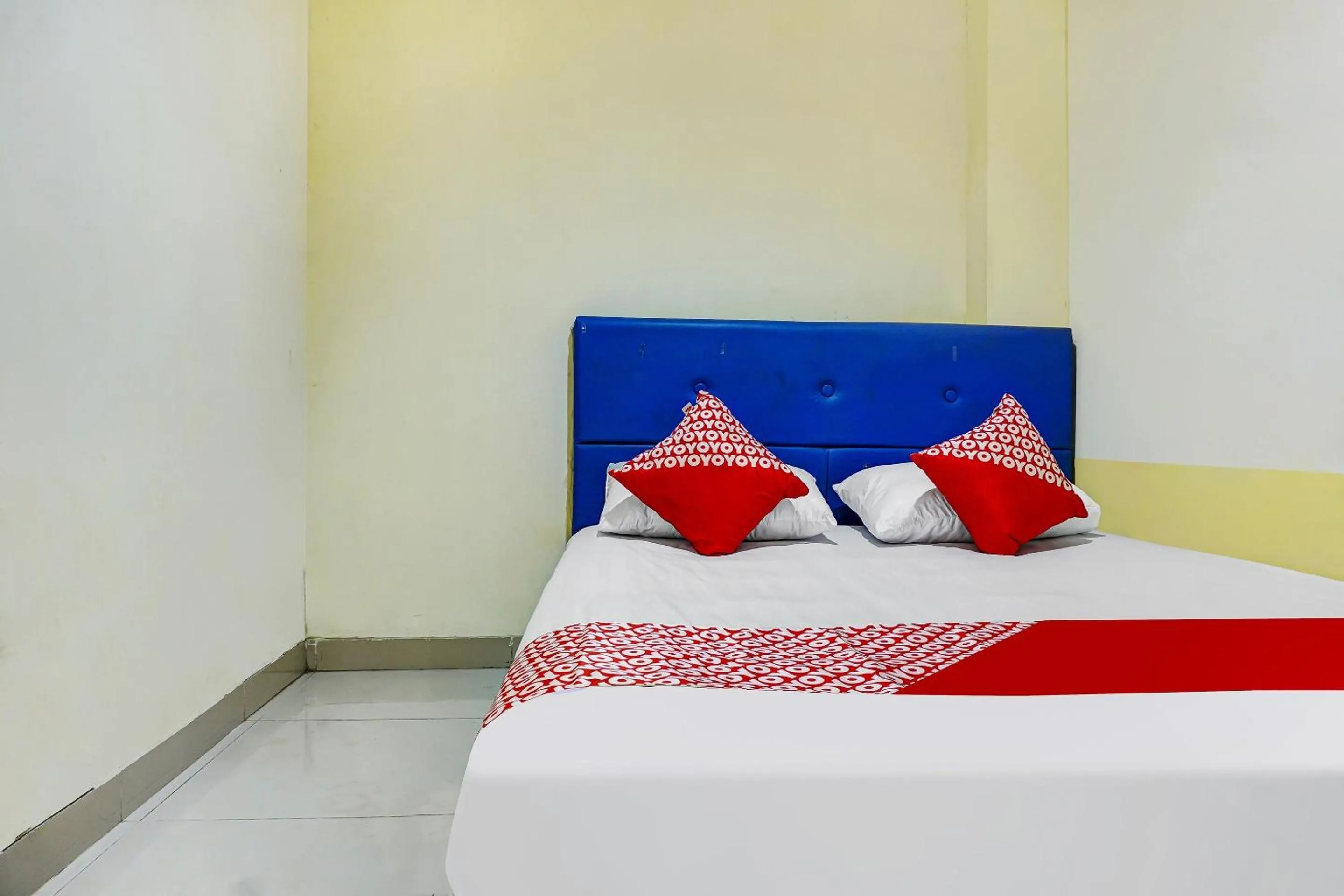 Bedroom in Hotel O Kos'ta Homestay Makassar