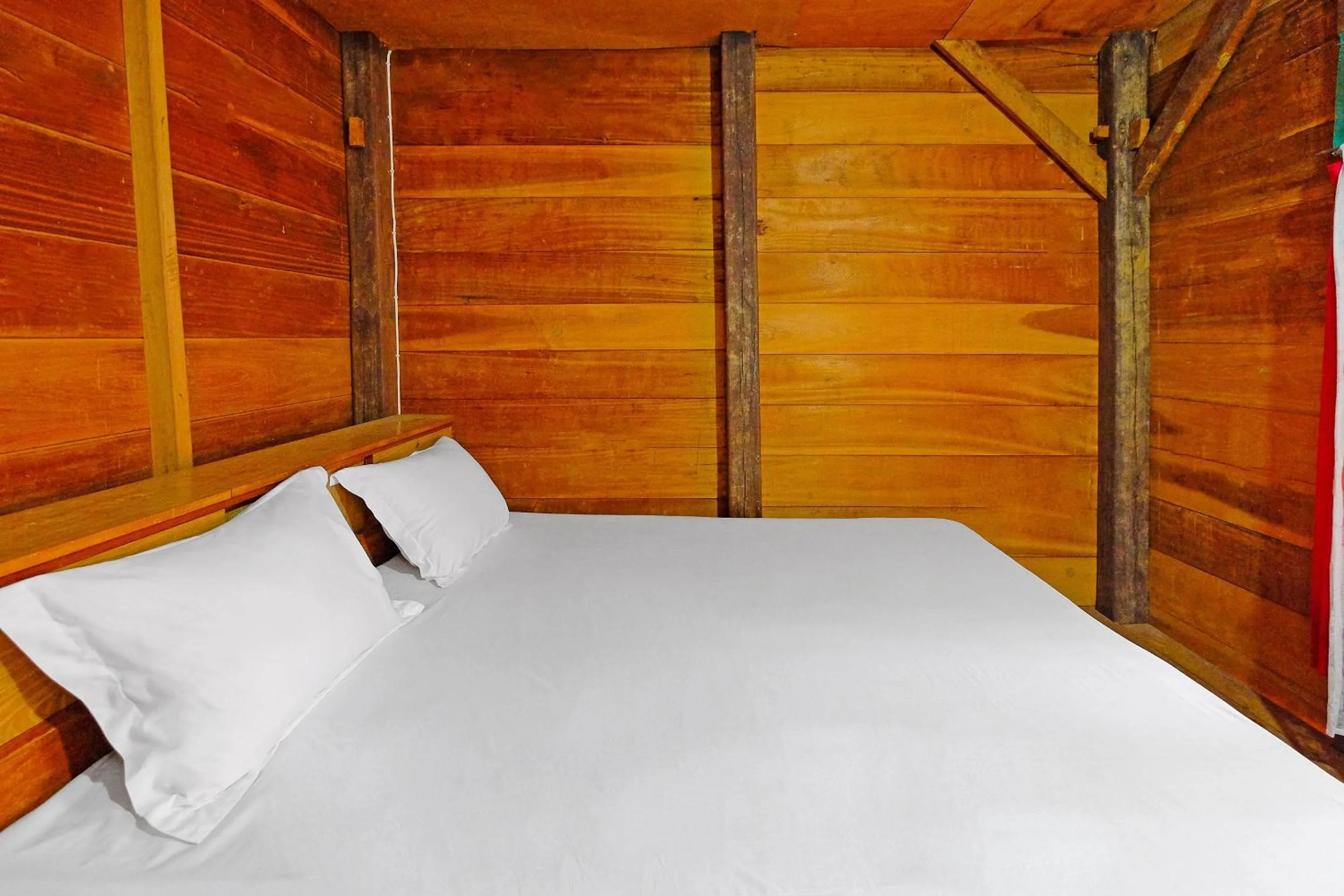 Bedroom in Hotel O Tatto Bara Homestay Near Tongkonan Payung Pangden