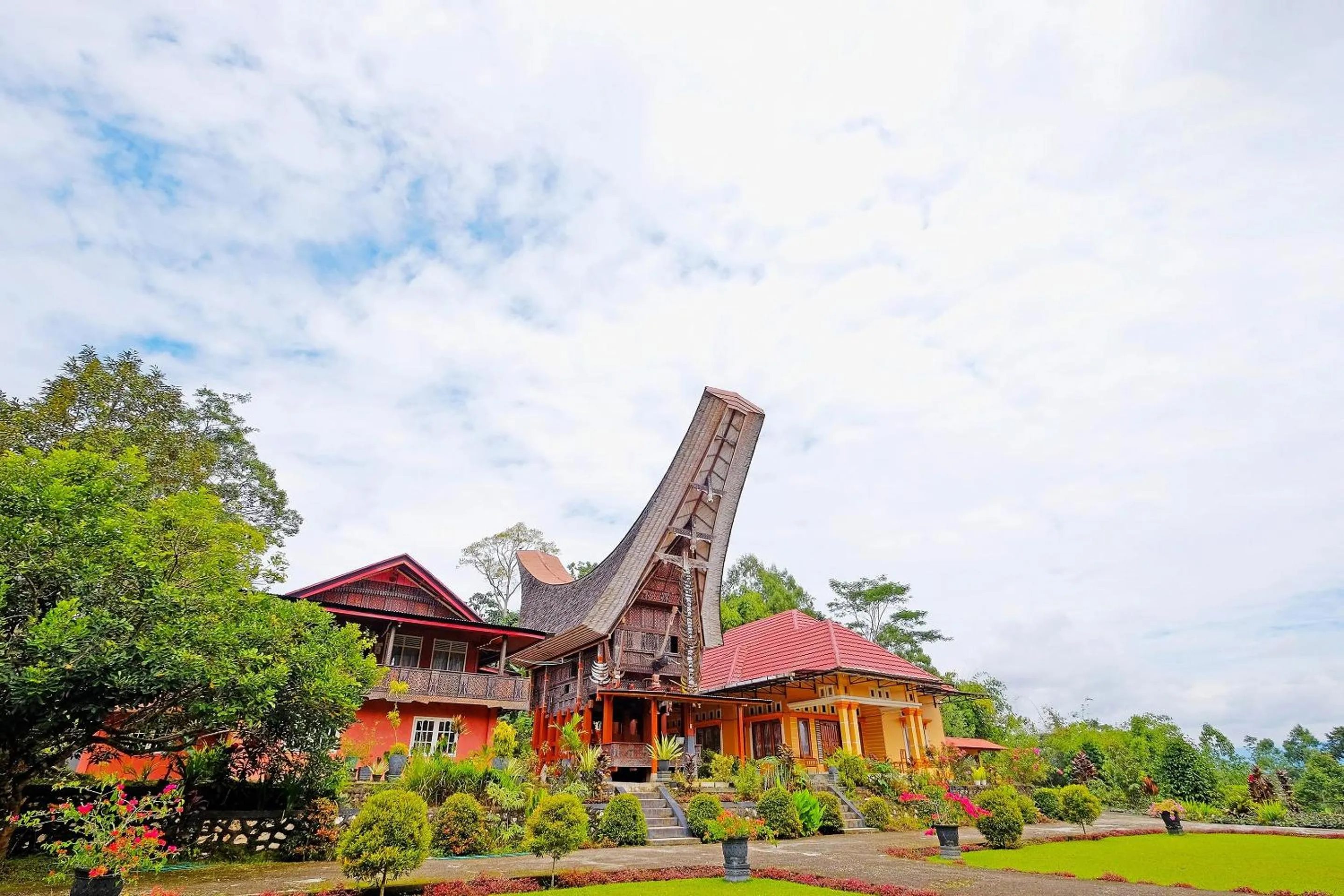 Facade/entrance in Hotel O Tatto Bara Homestay Near Tongkonan Payung Pangden