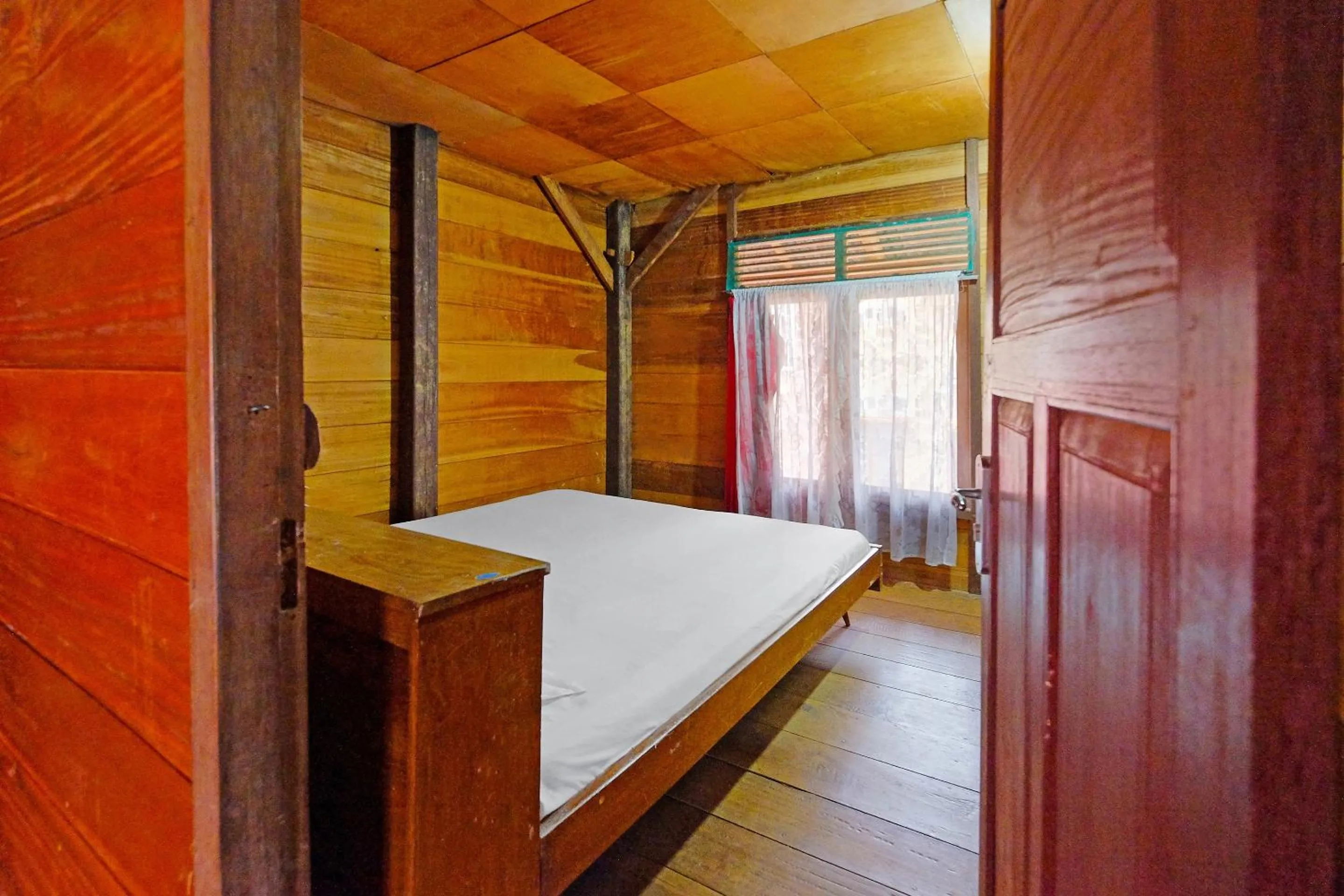 Bedroom in Hotel O Tatto Bara Homestay Near Tongkonan Payung Pangden