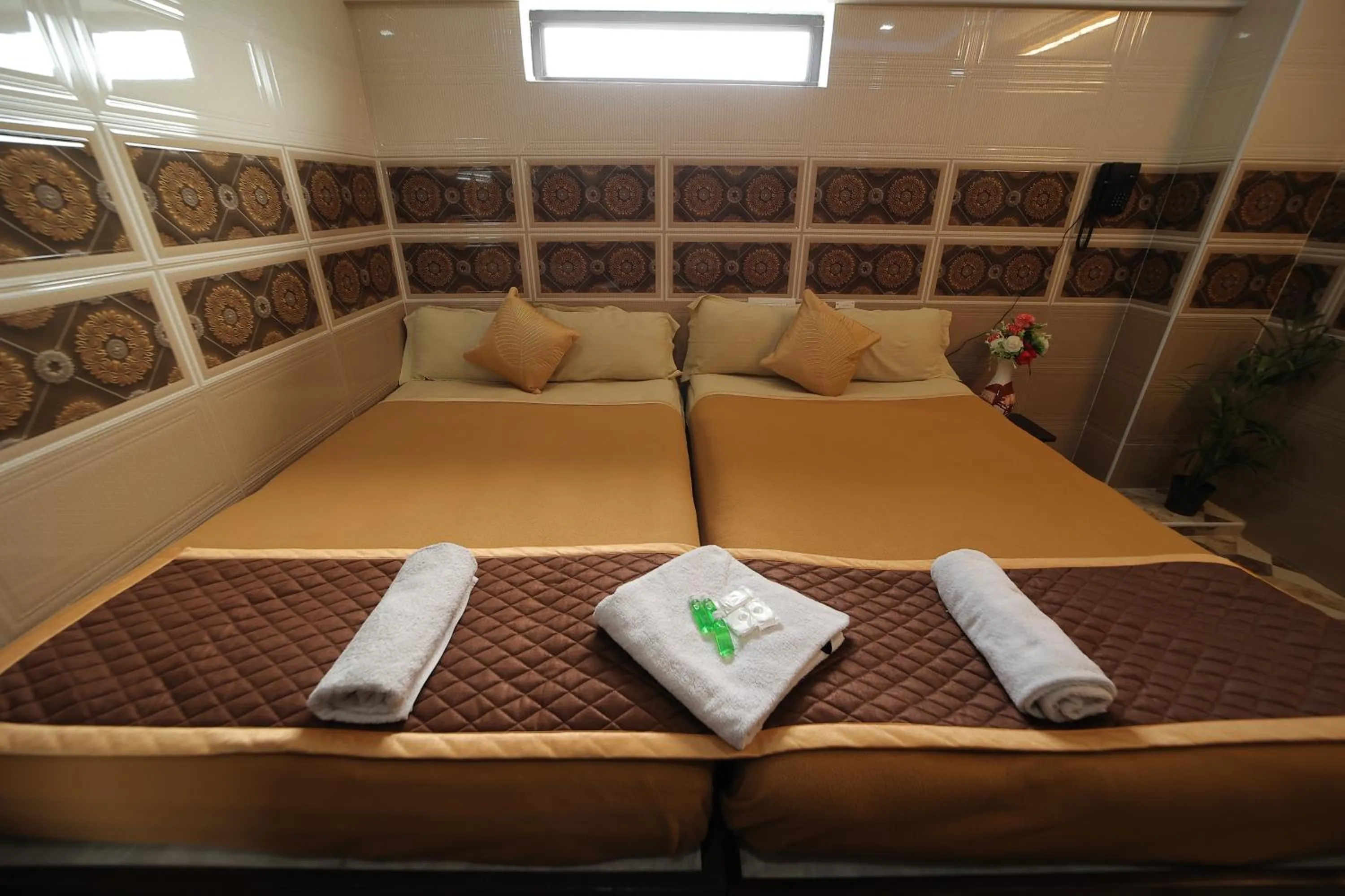 Bed in French Breeze Residency