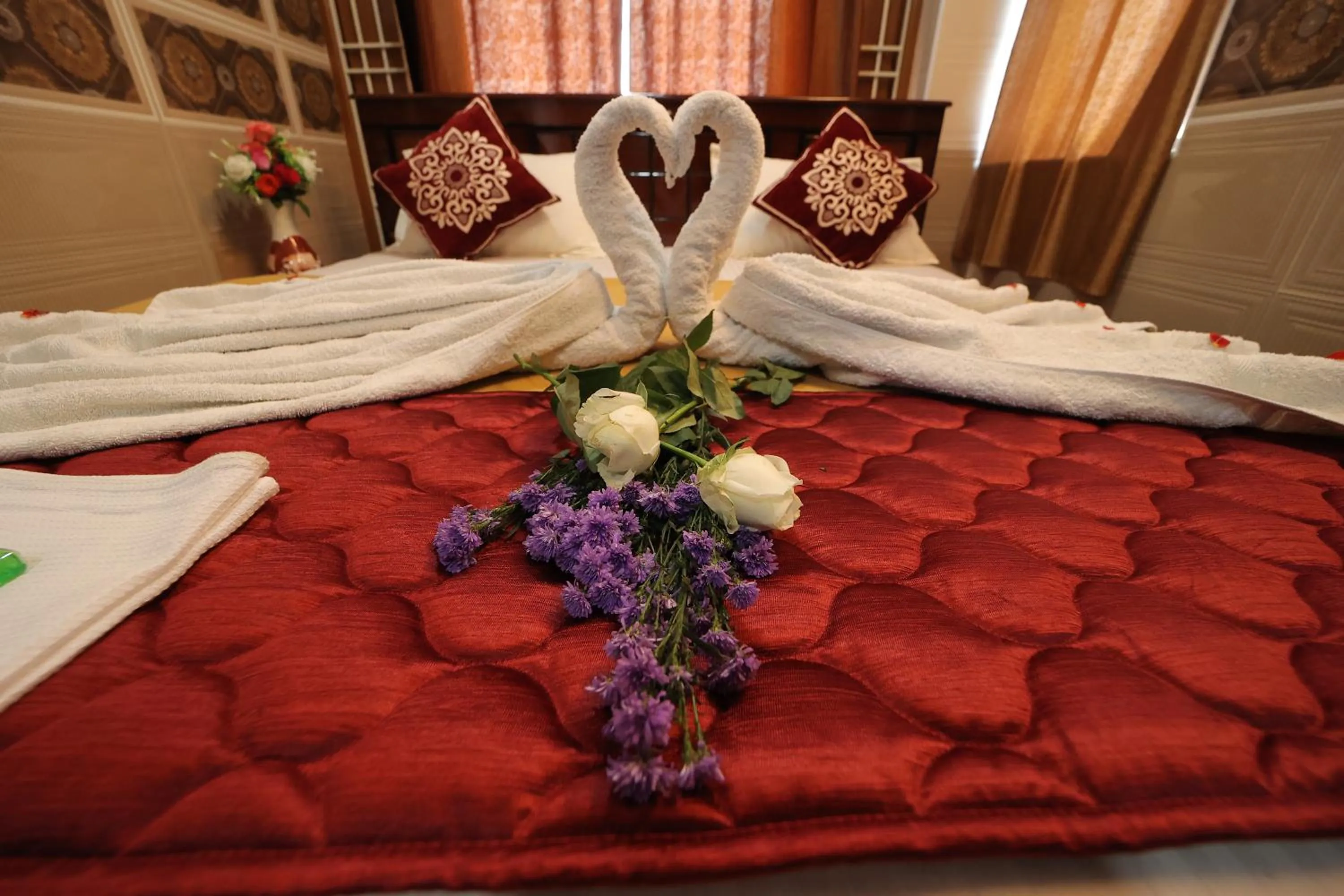 Bed in French Breeze Residency