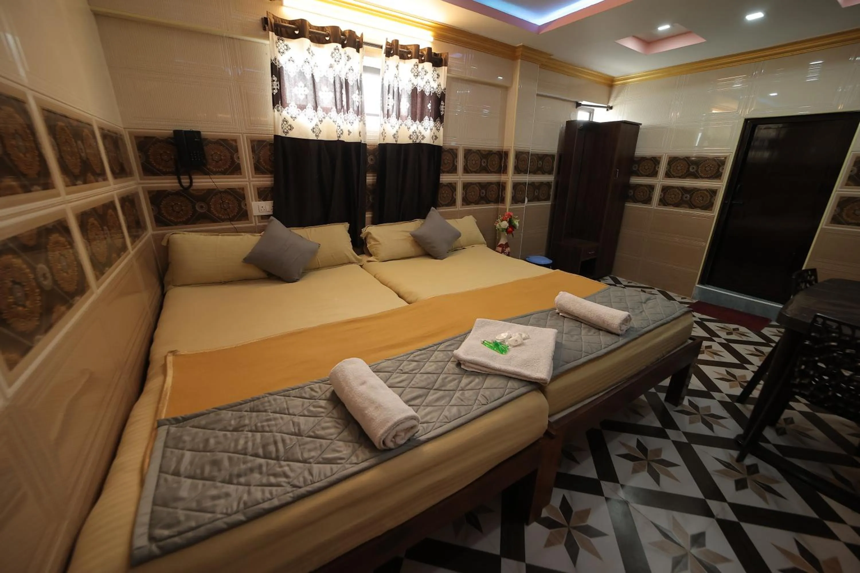 Bed in French Breeze Residency