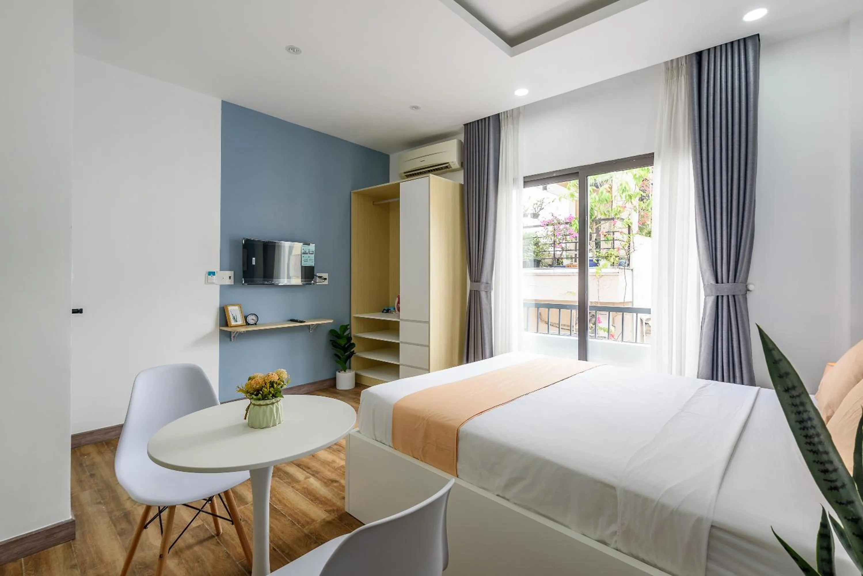 Photo of the whole room, Bed in Cozrum Homes - Summer's House