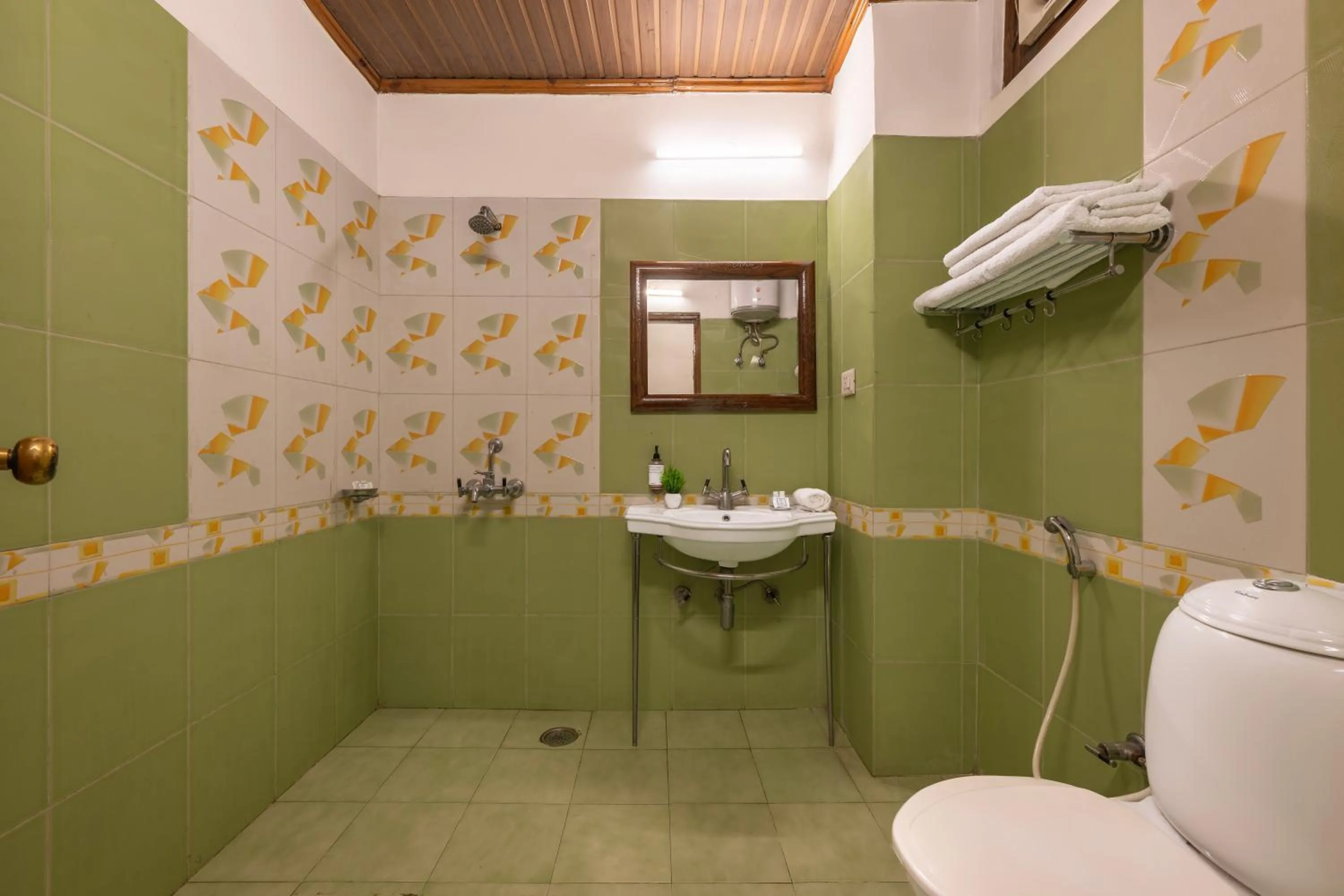 Bathroom in Wingait Inn - Hotel Near Mall Road