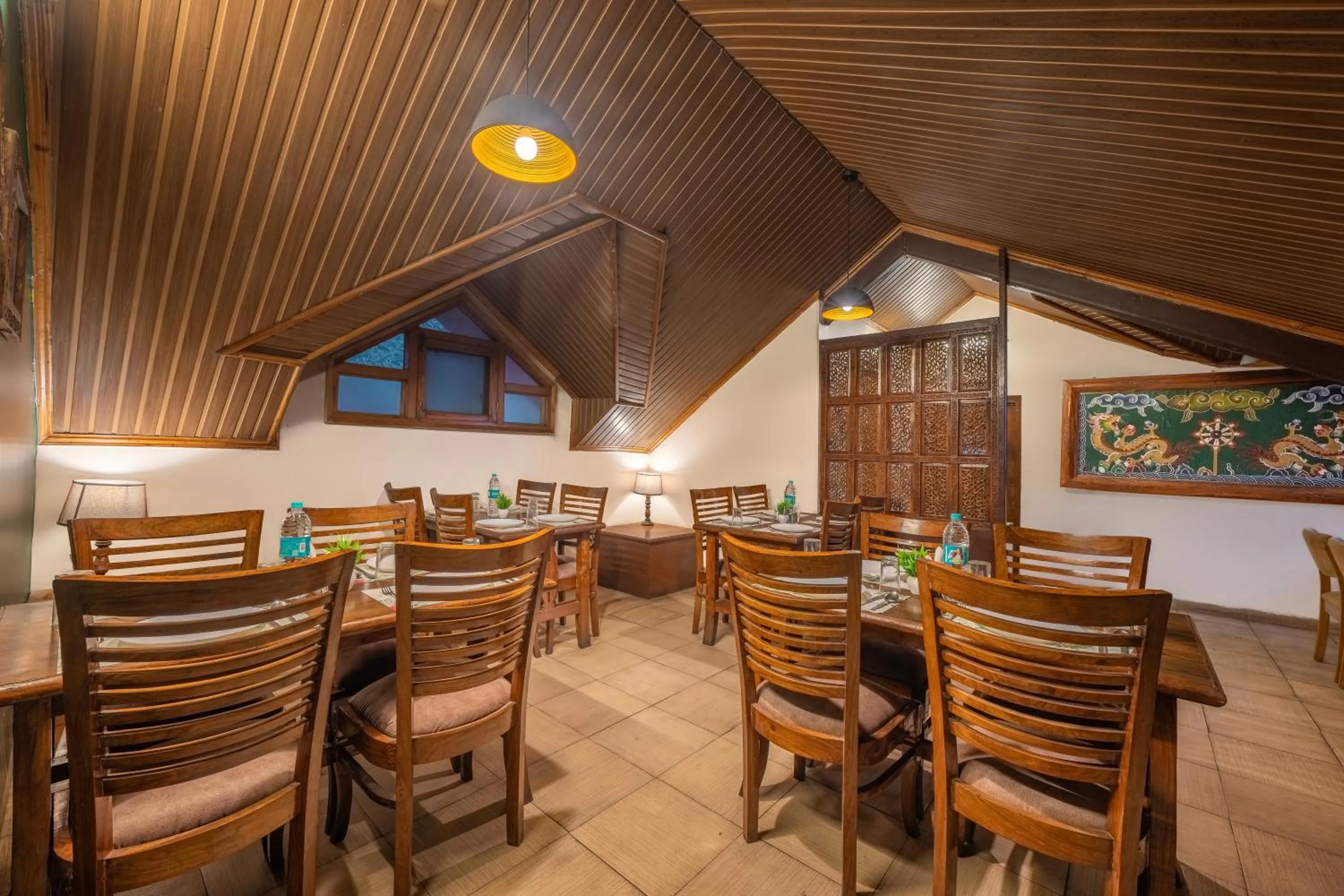 Restaurant/places to eat in Wingait Inn - Hotel Near Mall Road