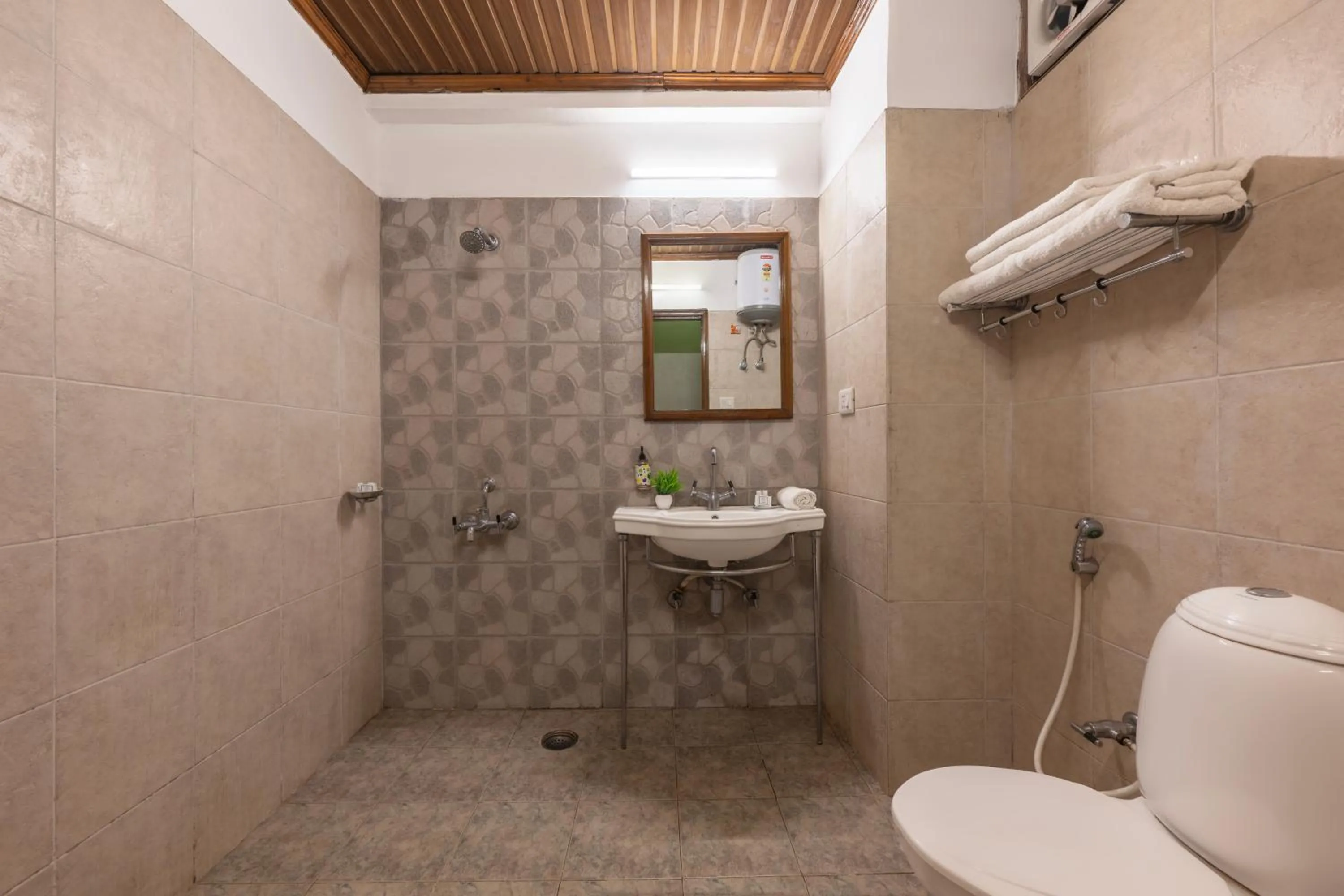 Bathroom in Wingait Inn - Hotel Near Mall Road