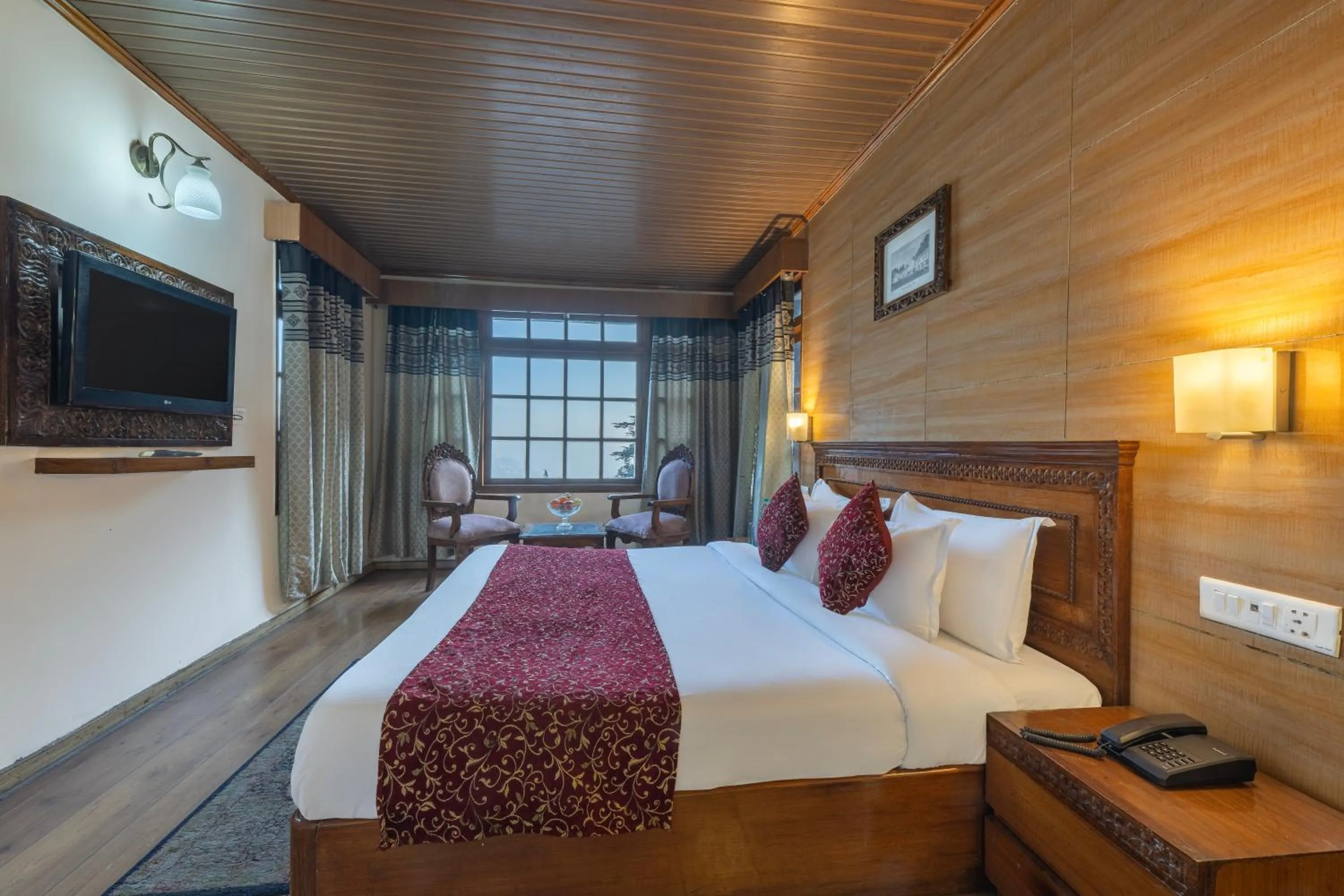 Bed in Wingait Inn - Hotel Near Mall Road