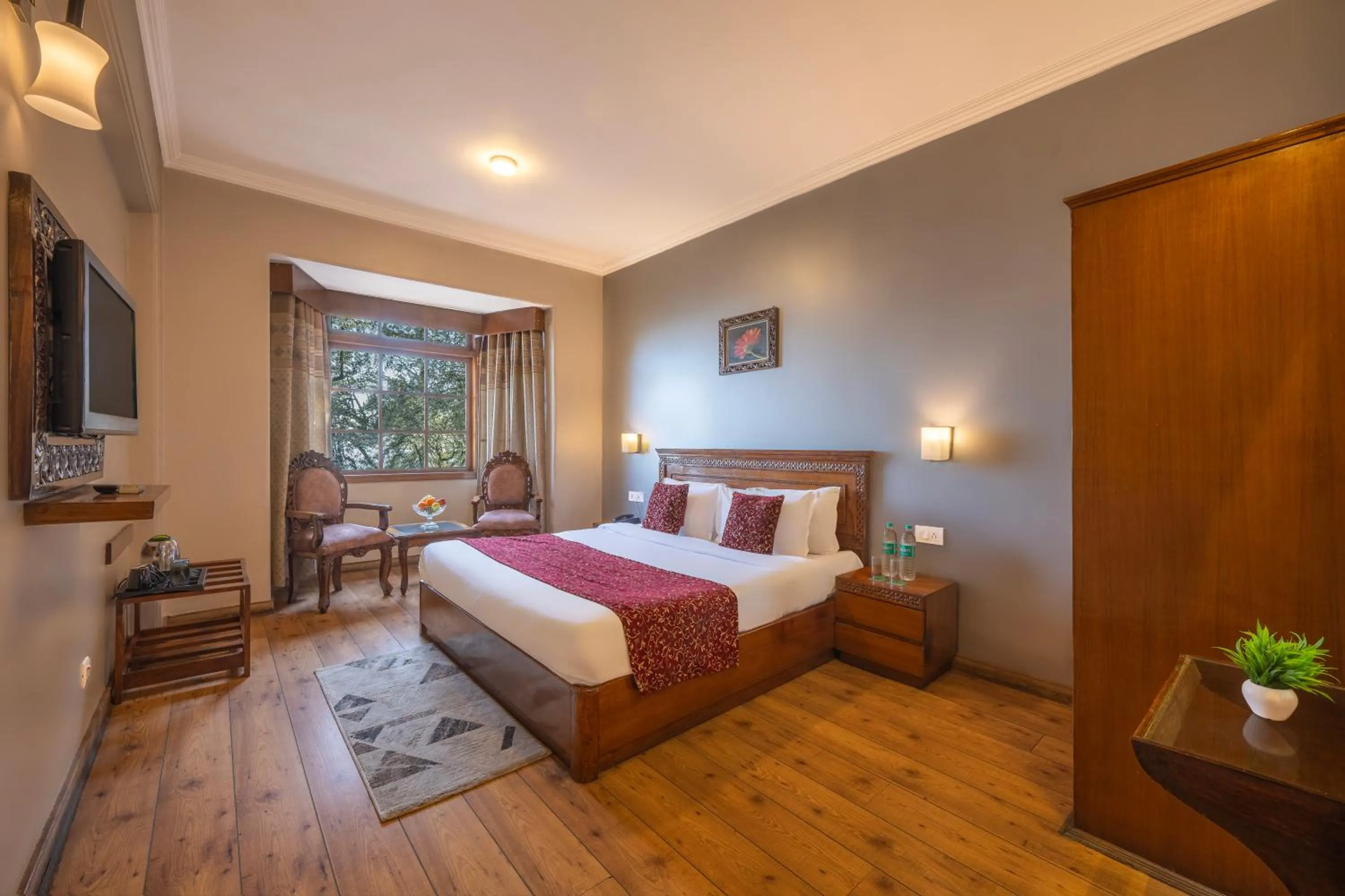 Bed in Wingait Inn - Hotel Near Mall Road