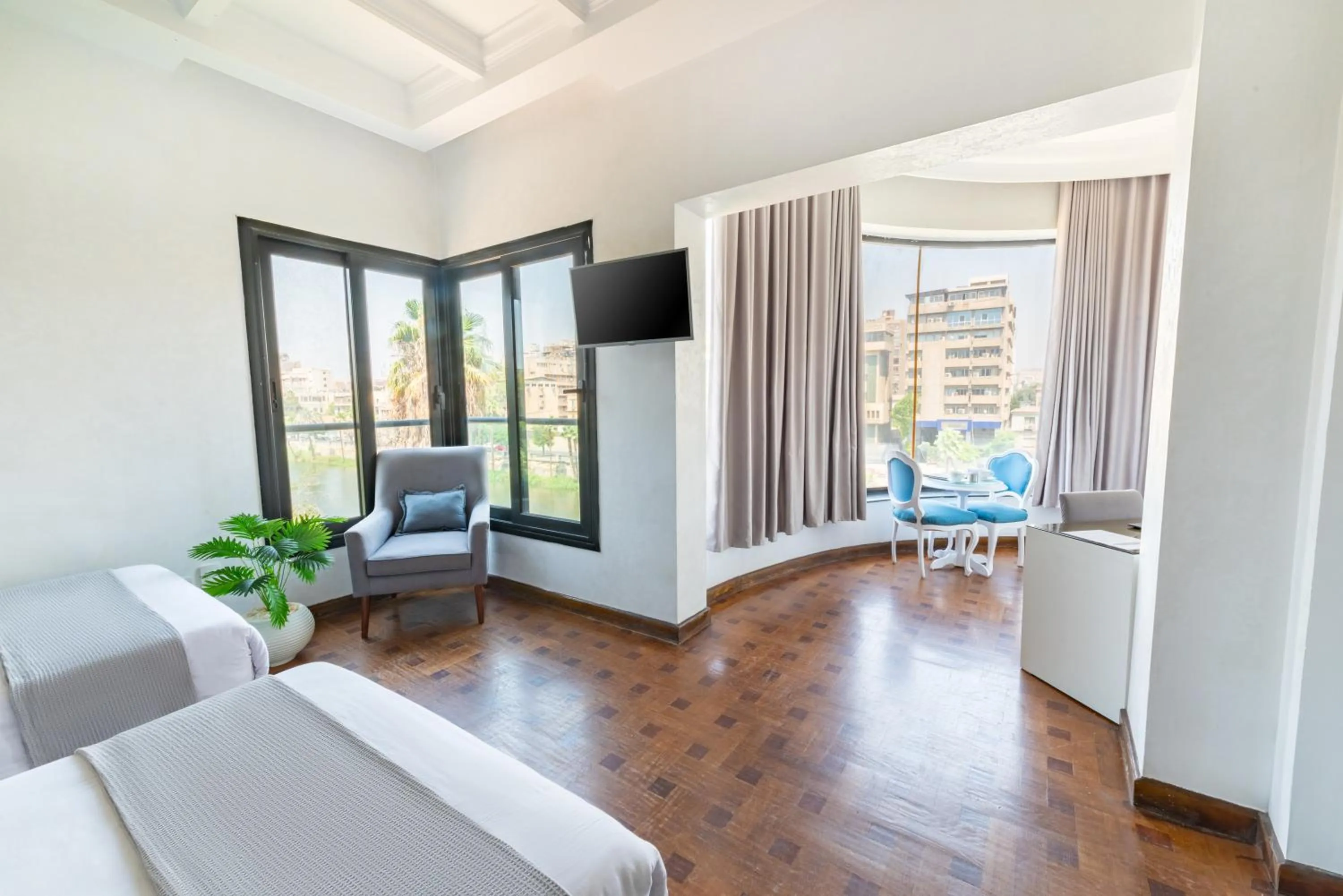 Communal lounge/ TV room in Nile Villa Hotel