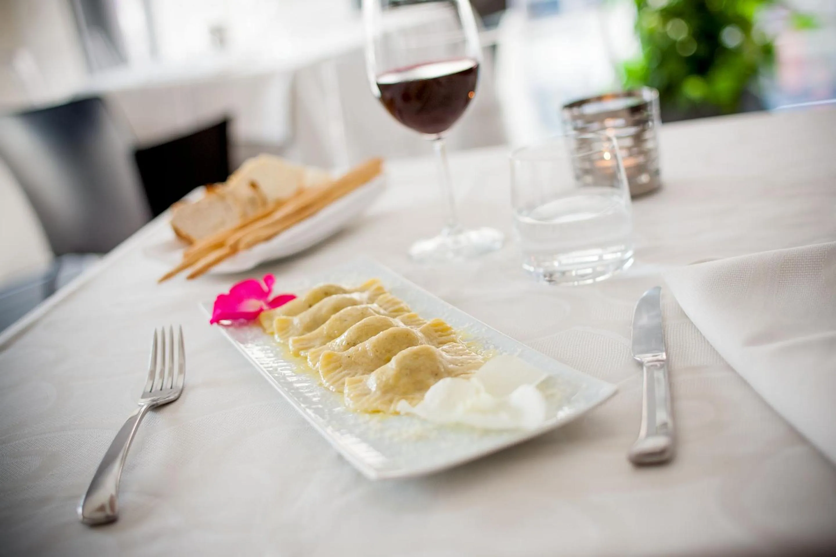 Restaurant/places to eat in Phi Hotel Palio