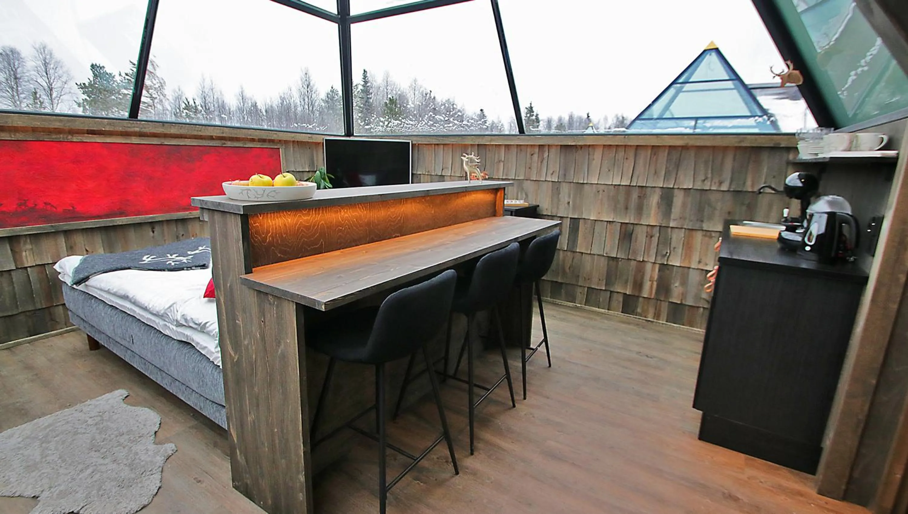 Bedroom in Aurora Pyramid Glass Igloos