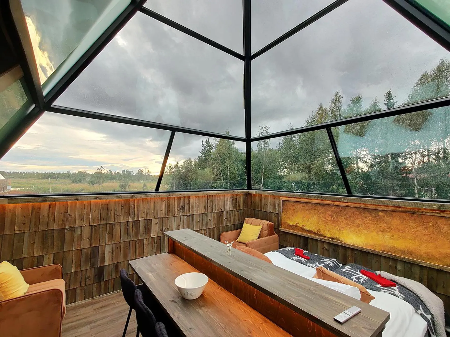 Bedroom in Aurora Pyramid Glass Igloos