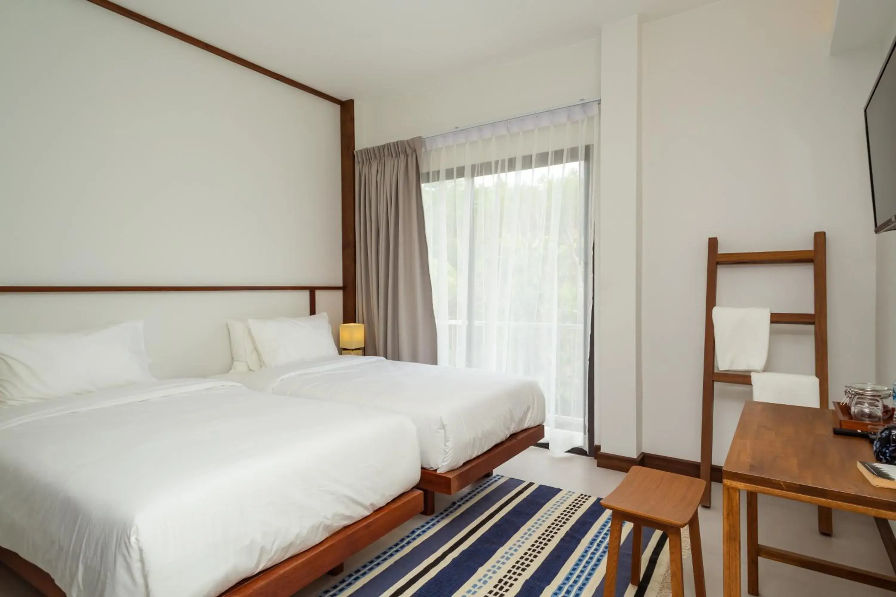 Twin Room with Balcony in Baan Kamana Guest House Twin Room with Balcony in Baan Kamana Guest House