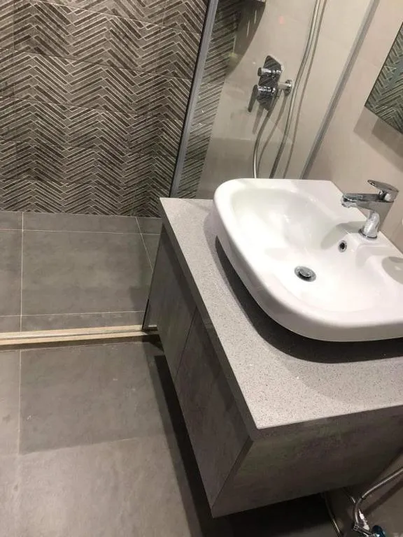 Bathroom in AEON TOWERS STUDIO SUITE (by:skyspottravelcentra)