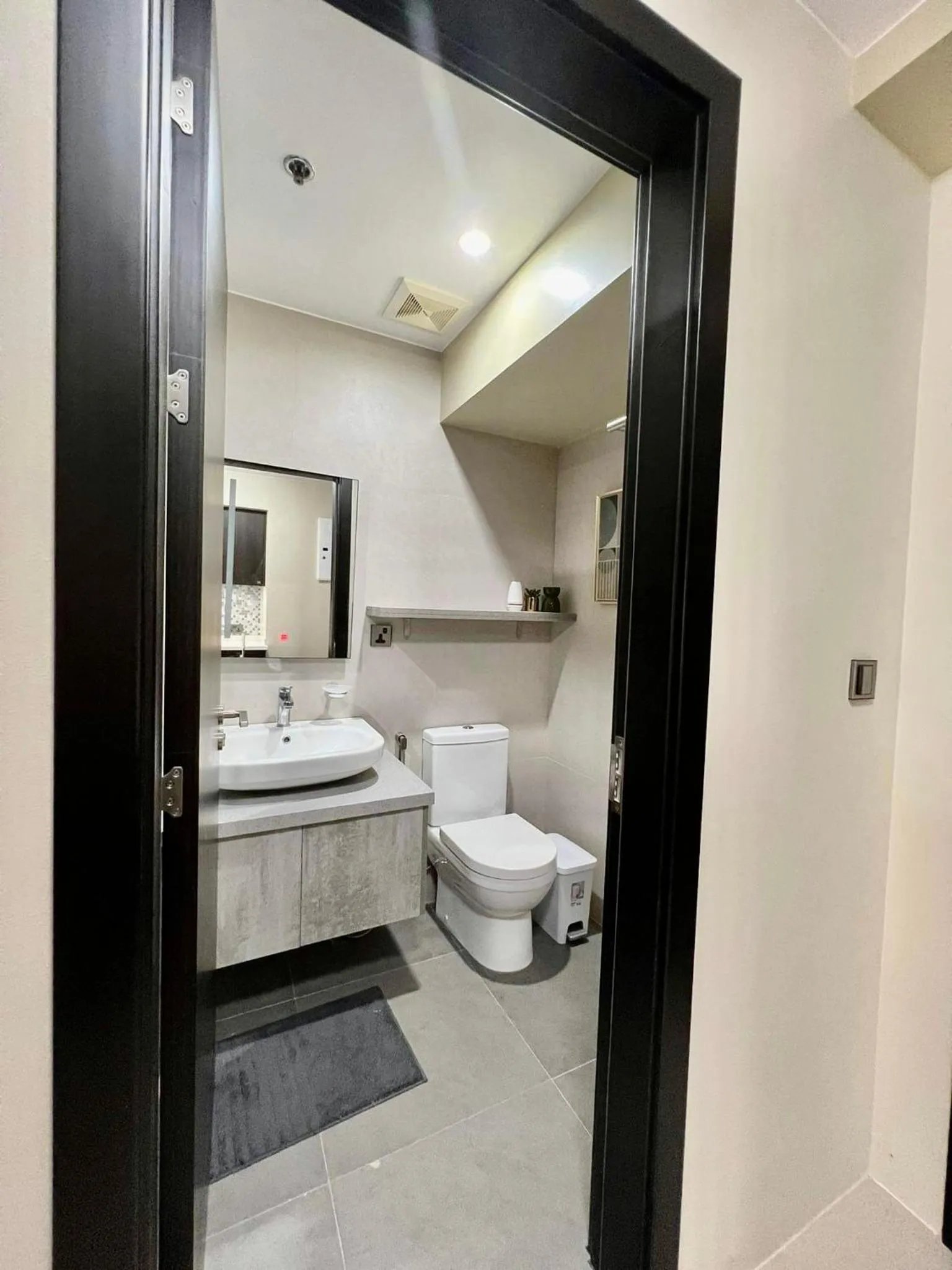 Bathroom, Bed in AEON TOWERS STUDIO SUITE (by:skyspottravelcentra)