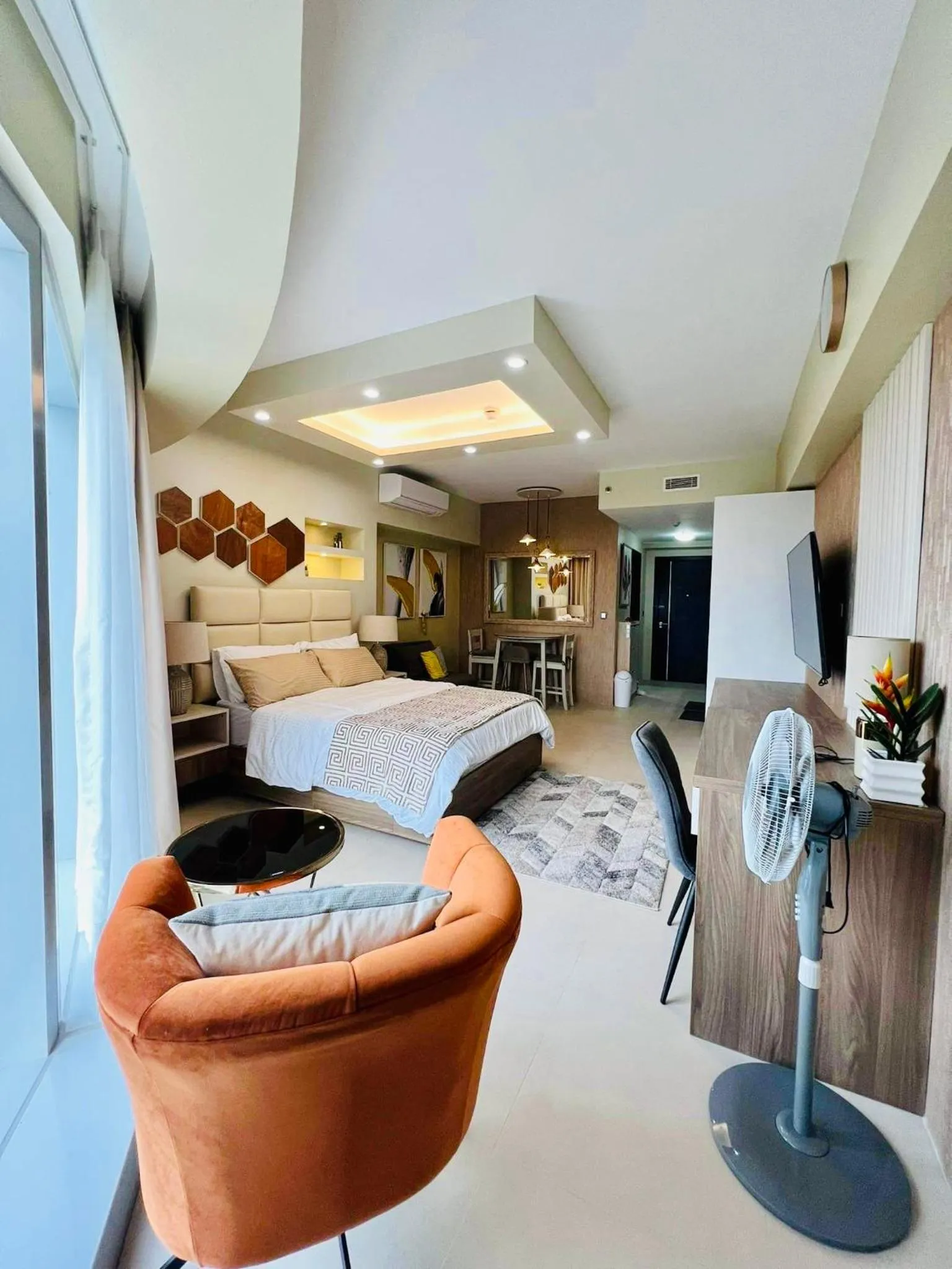 Photo of the whole room, Bed in AEON TOWERS STUDIO SUITE (by:skyspottravelcentra)