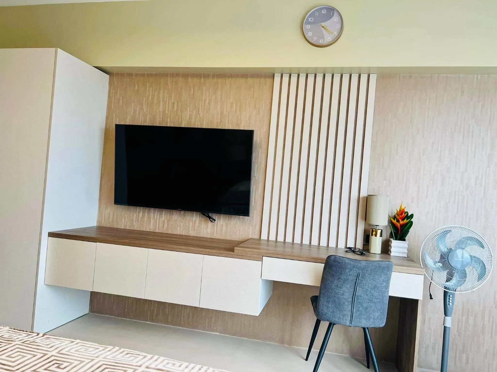 TV and multimedia in AEON TOWERS STUDIO SUITE (by:skyspottravelcentra)
