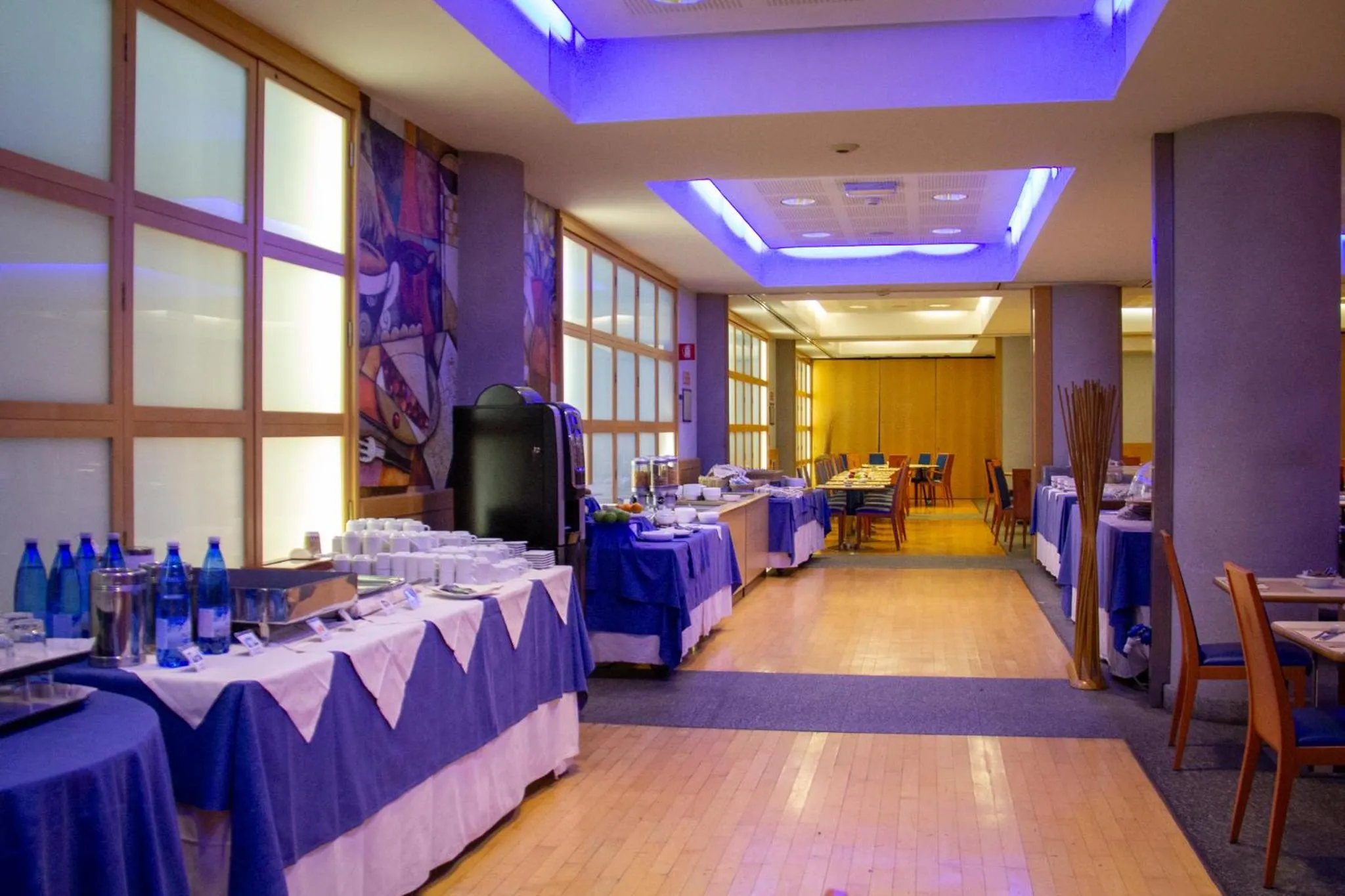 Restaurant/places to eat in Pacific Hotel Fortino