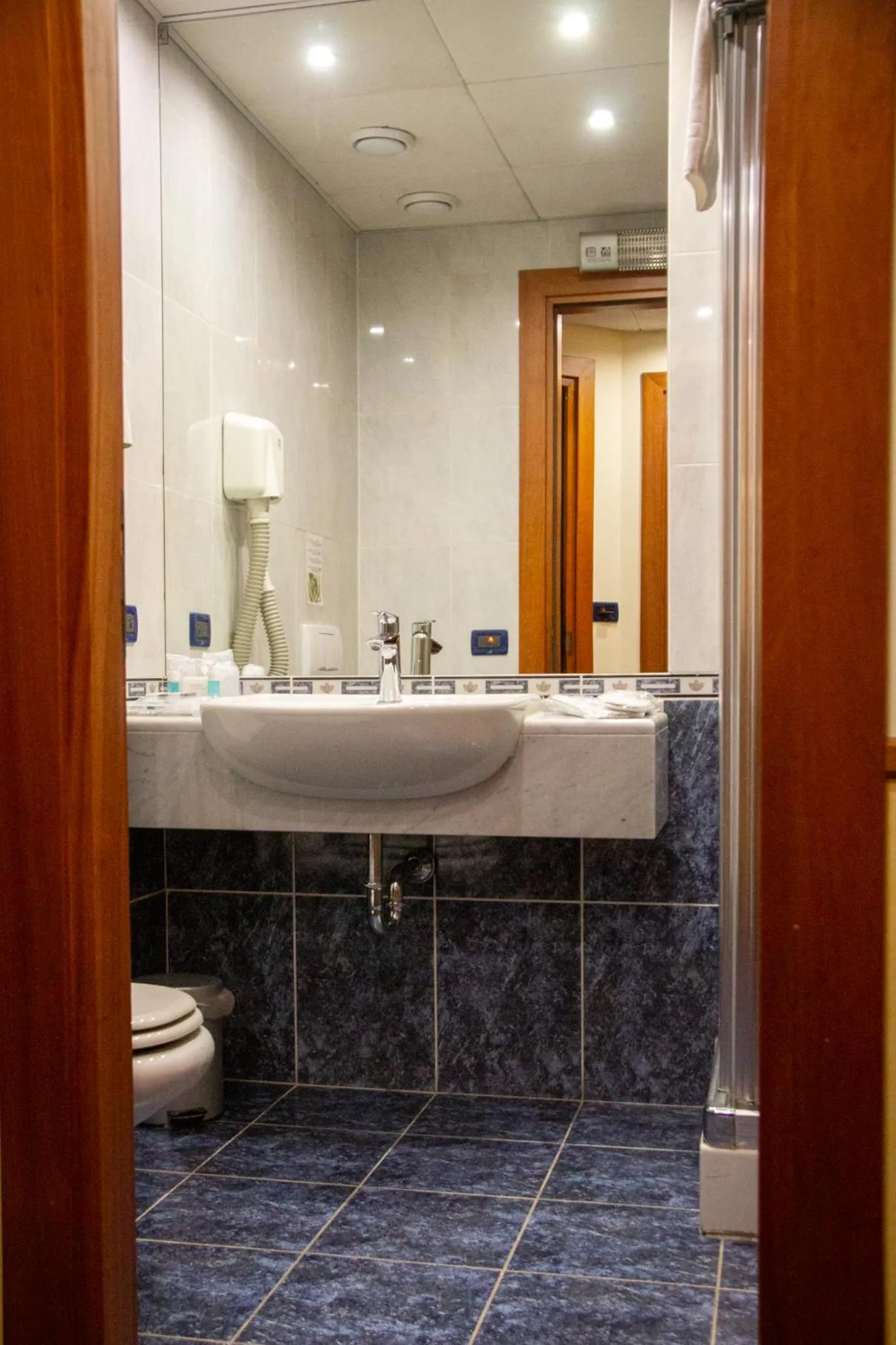 Shower in Pacific Hotel Fortino