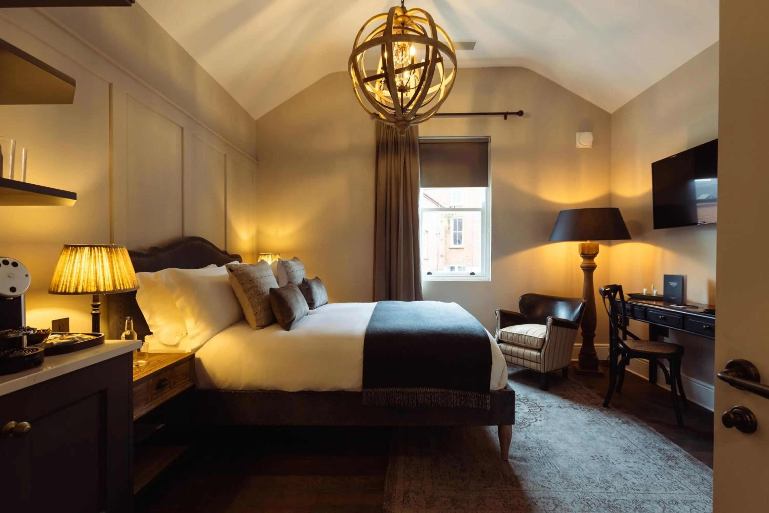 Bedroom, Bed in Regency House