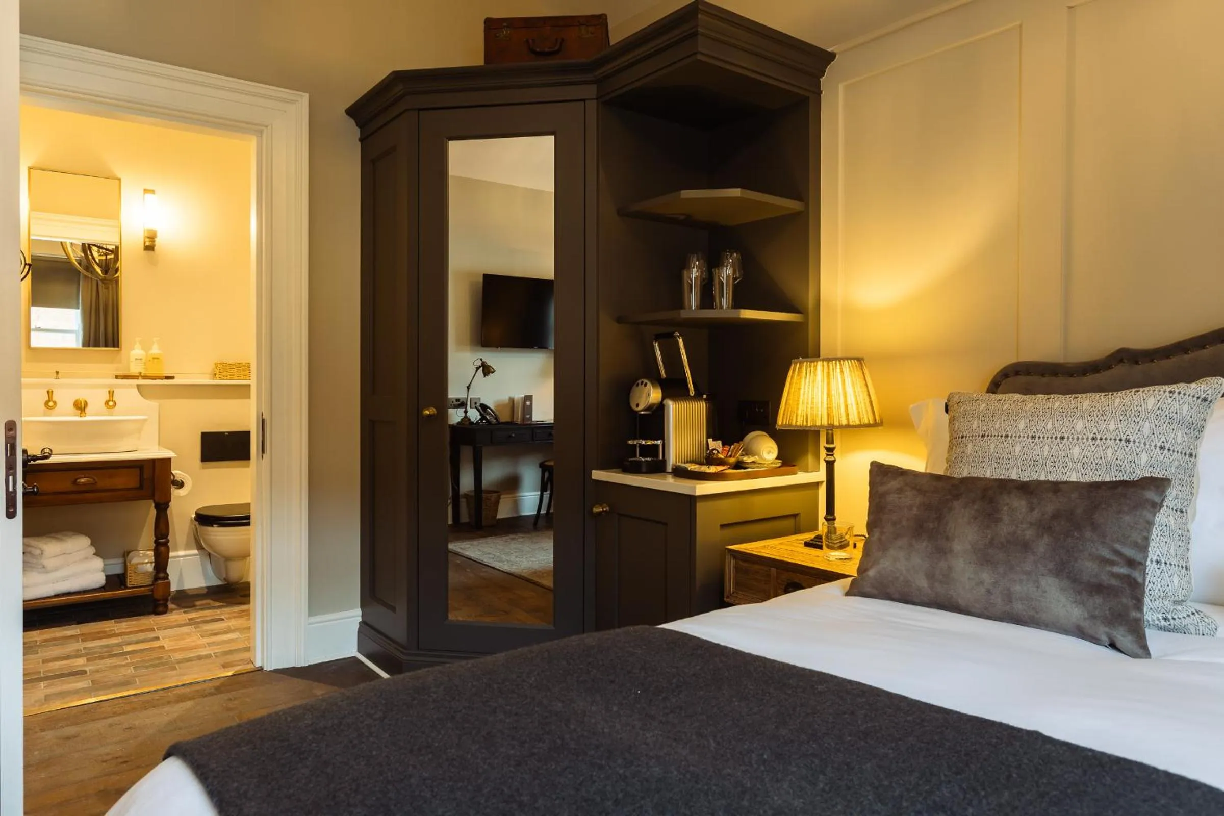 Bedroom, Bed in Regency House