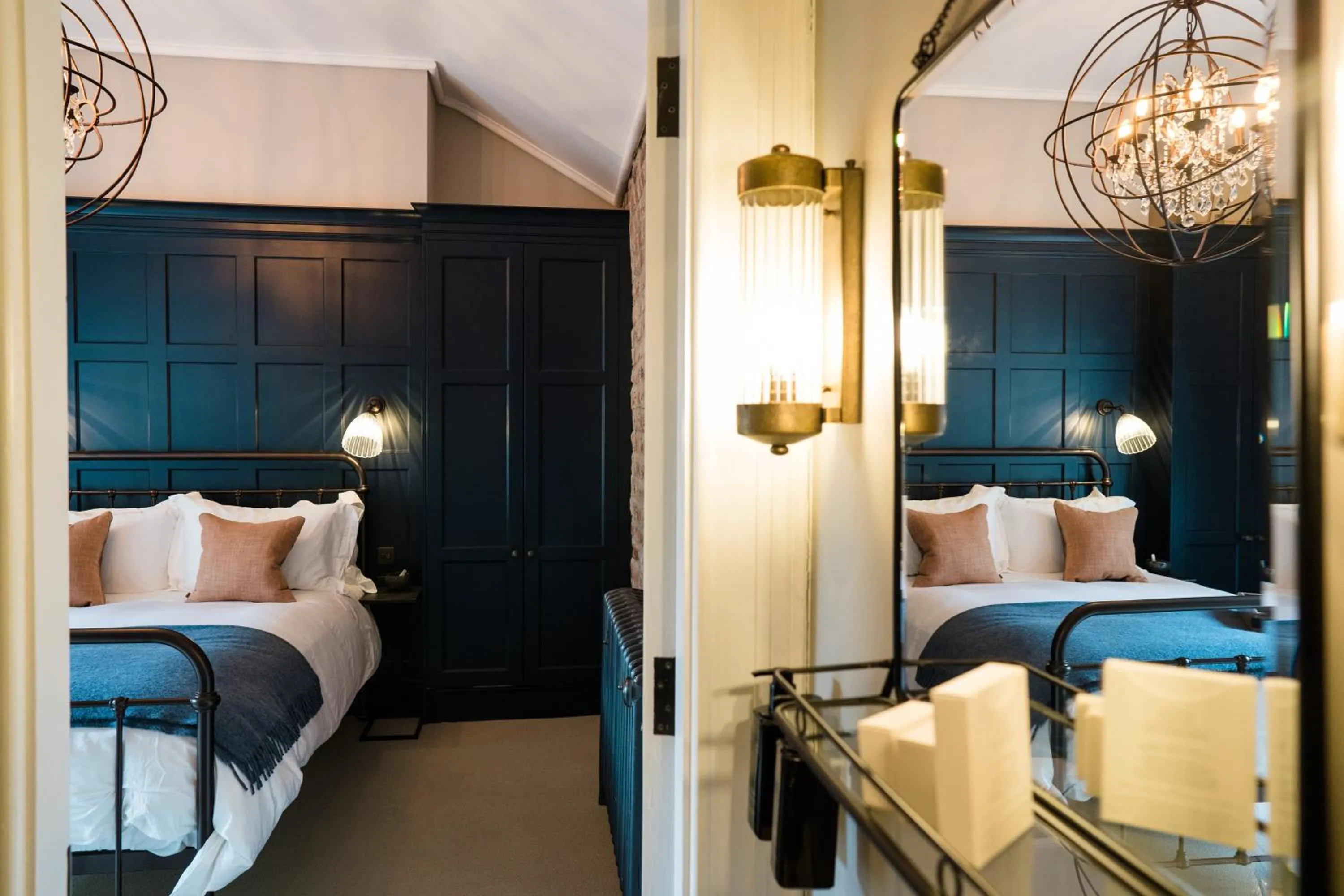 Bedroom, Bed in Regency House