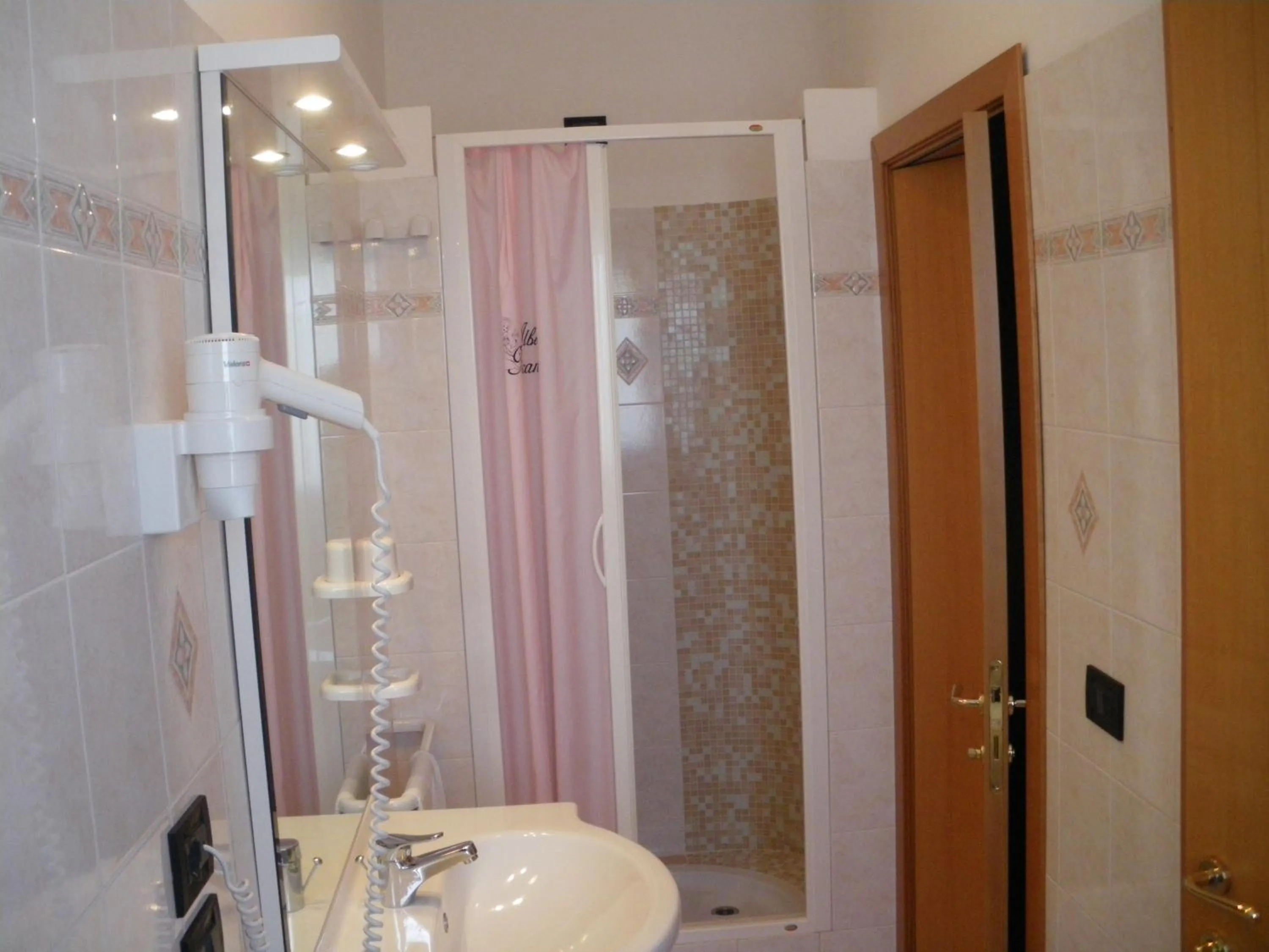 Shower in Hotel Biancaneve Wellness