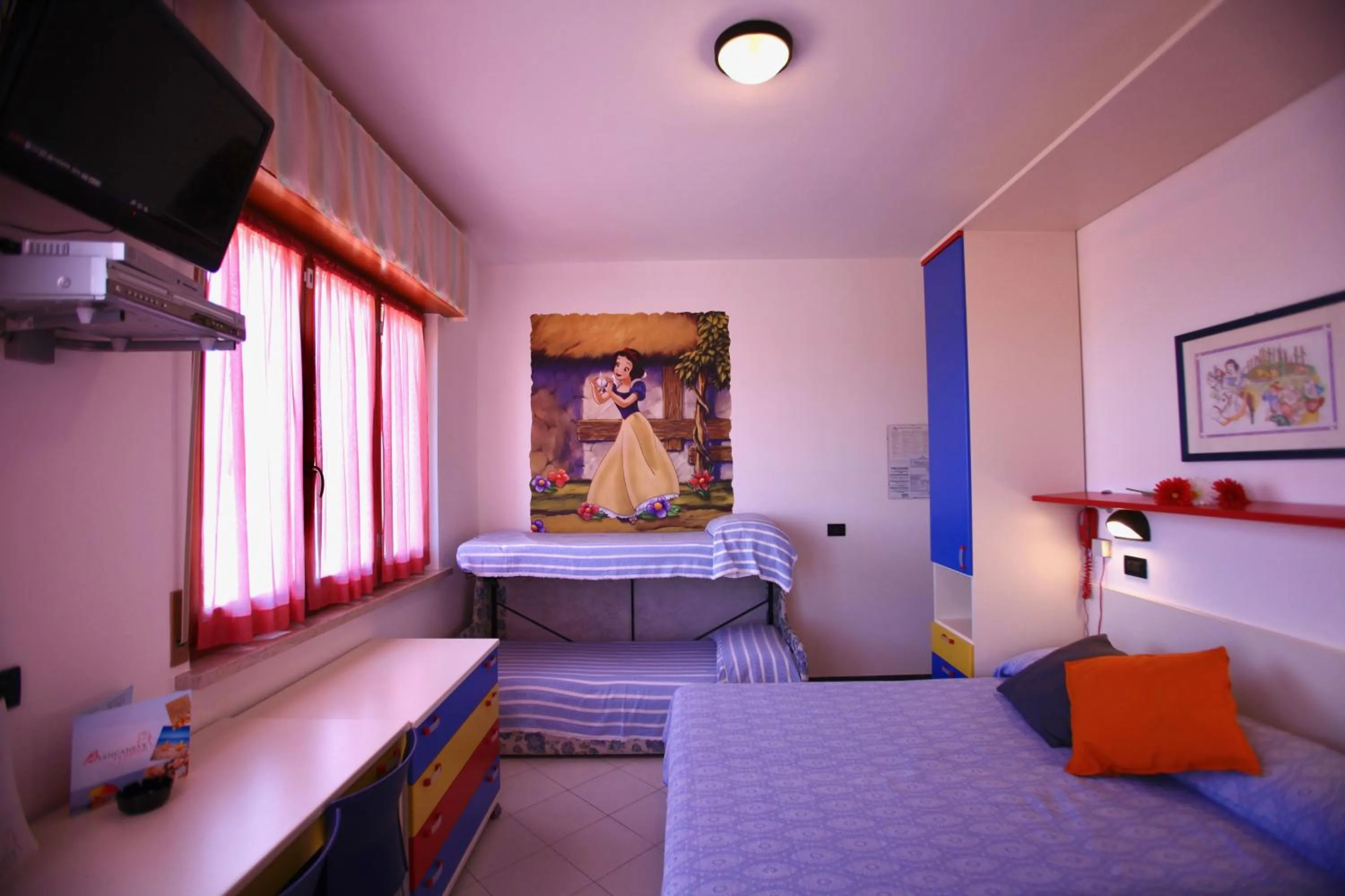 TV and multimedia, Bed in Hotel Biancaneve Wellness