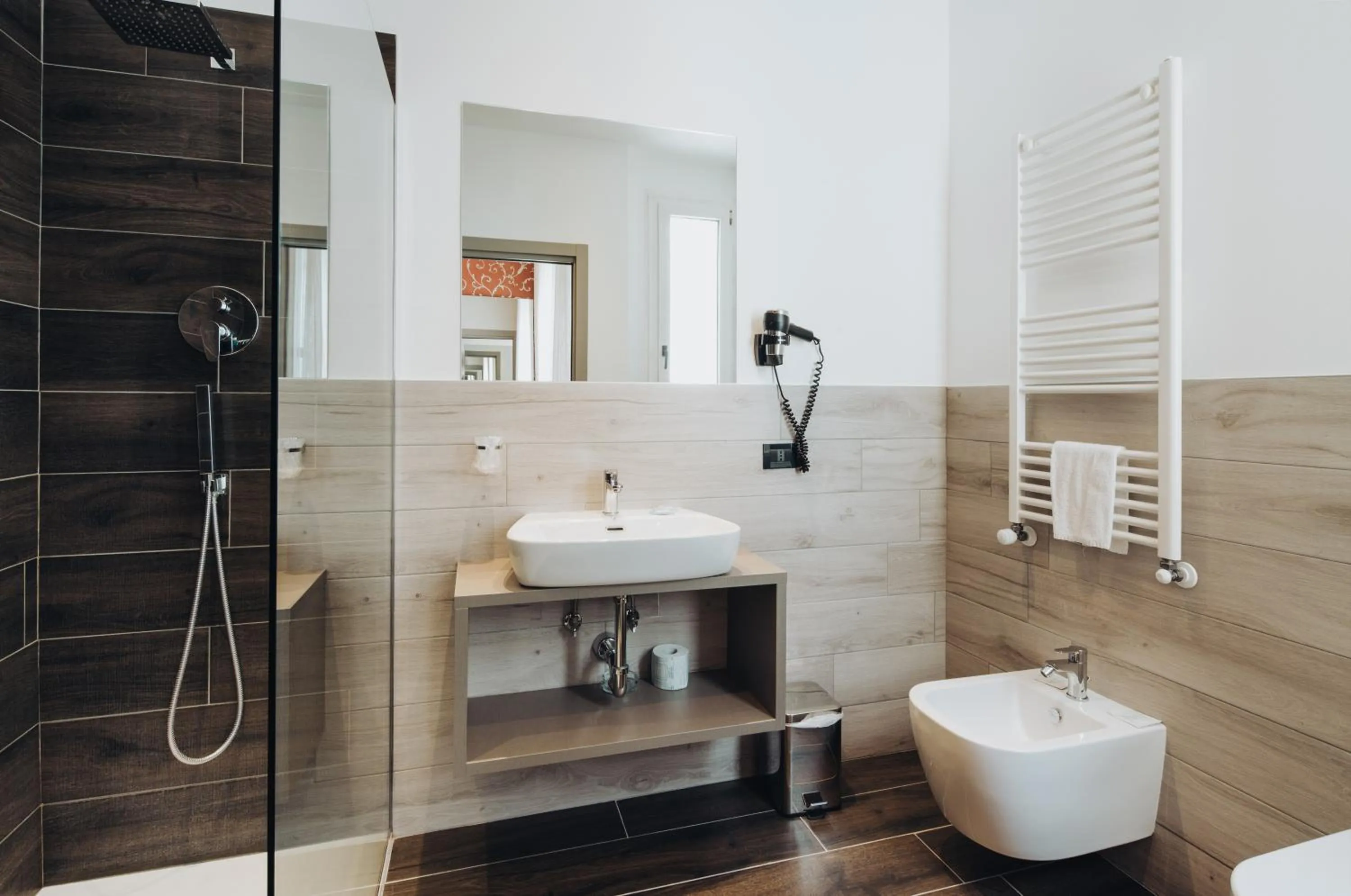 Shower in Hotel Alan