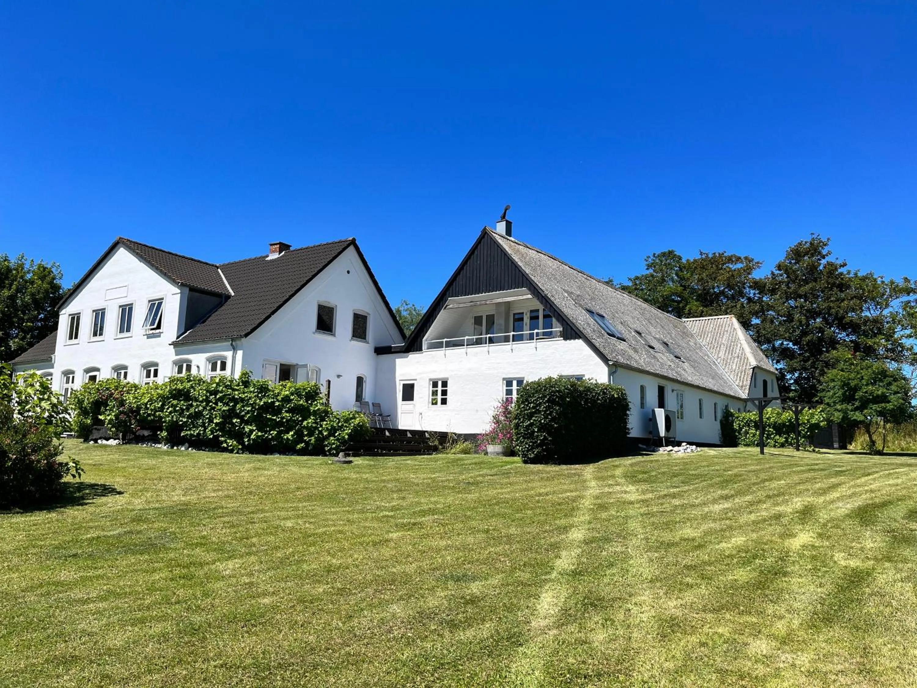 Property building in Apartment Ruhetgaard Bed & kitchen